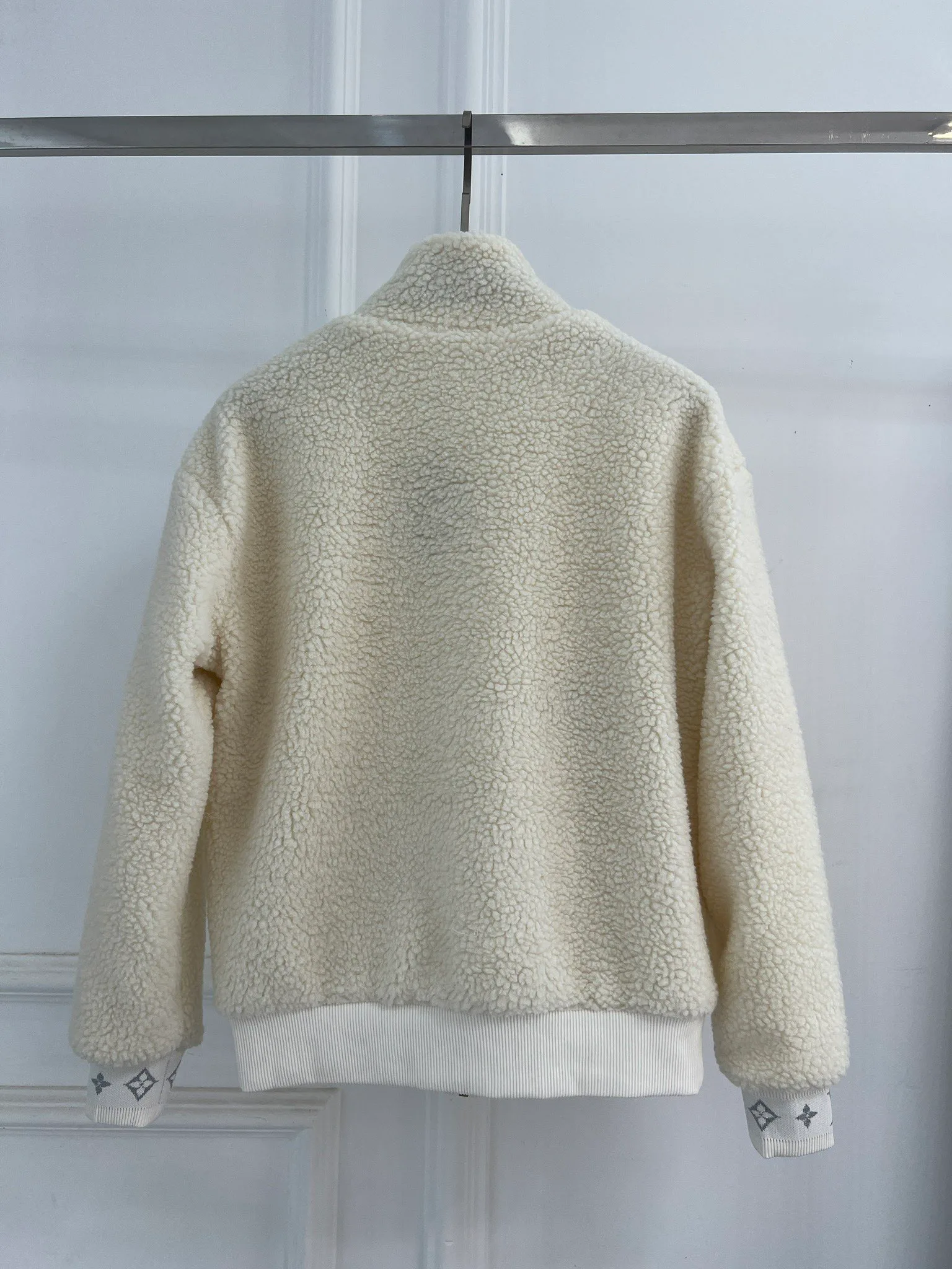 Куртки И Пуховики Женские Louis Vuitton 12842401