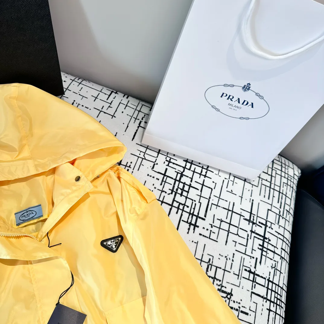 Куртки И Пуховики Женские Prada 28199