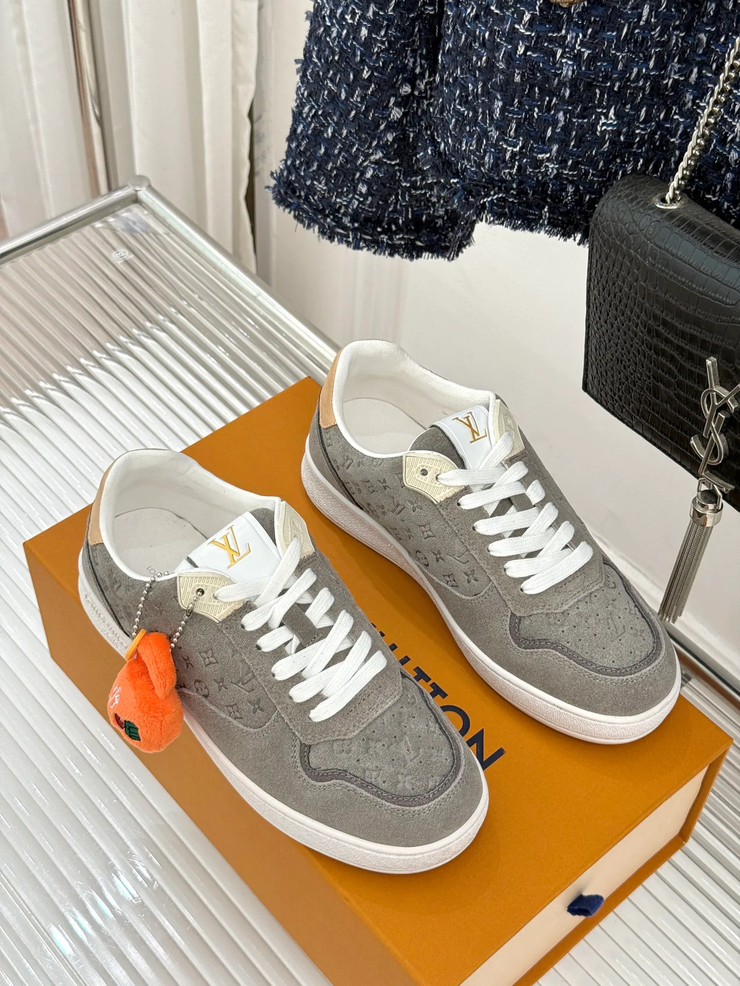Кроссовки Женские Louis Vuitton 18036324