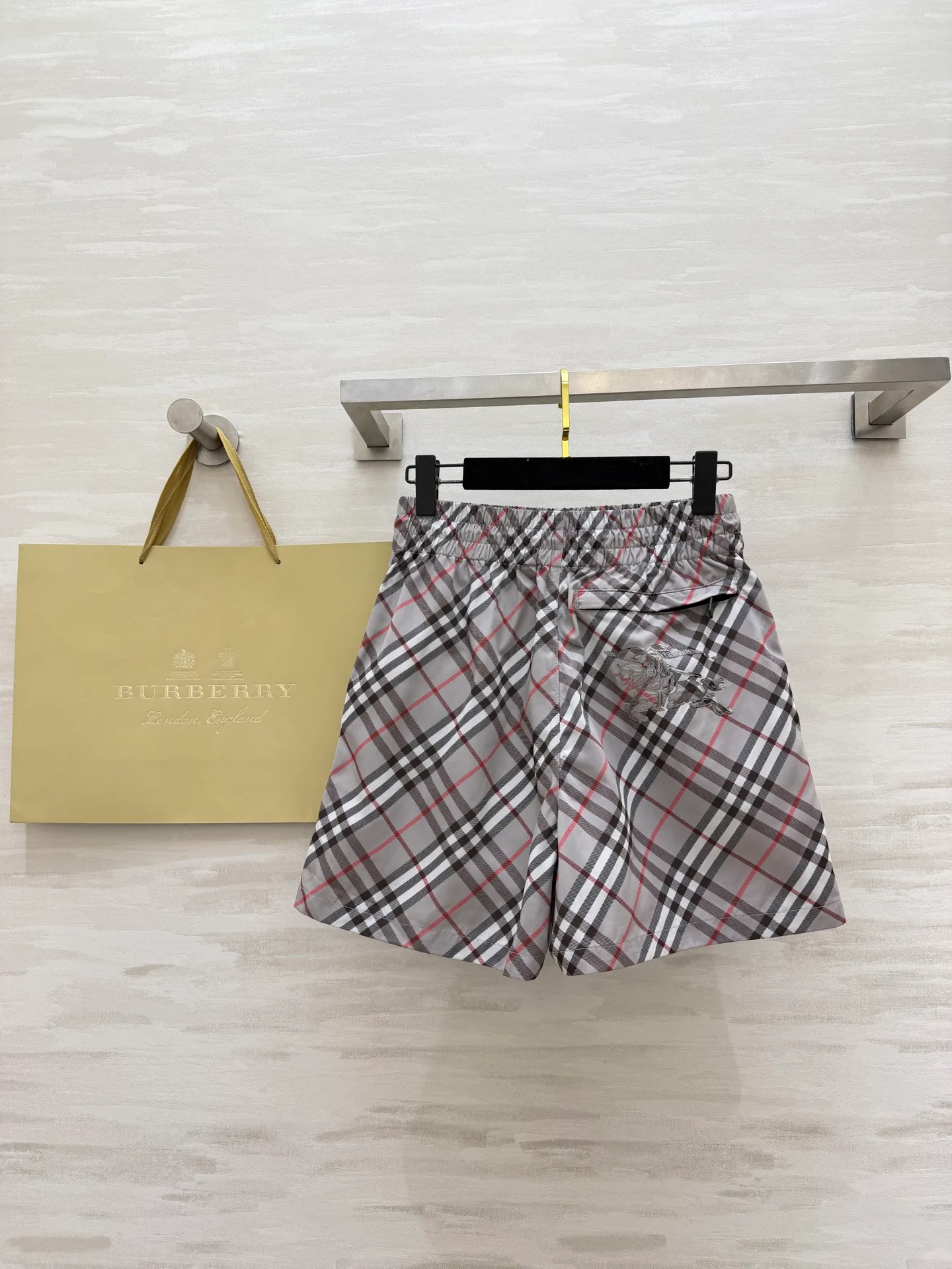 Шорты Женские Burberry 11272117