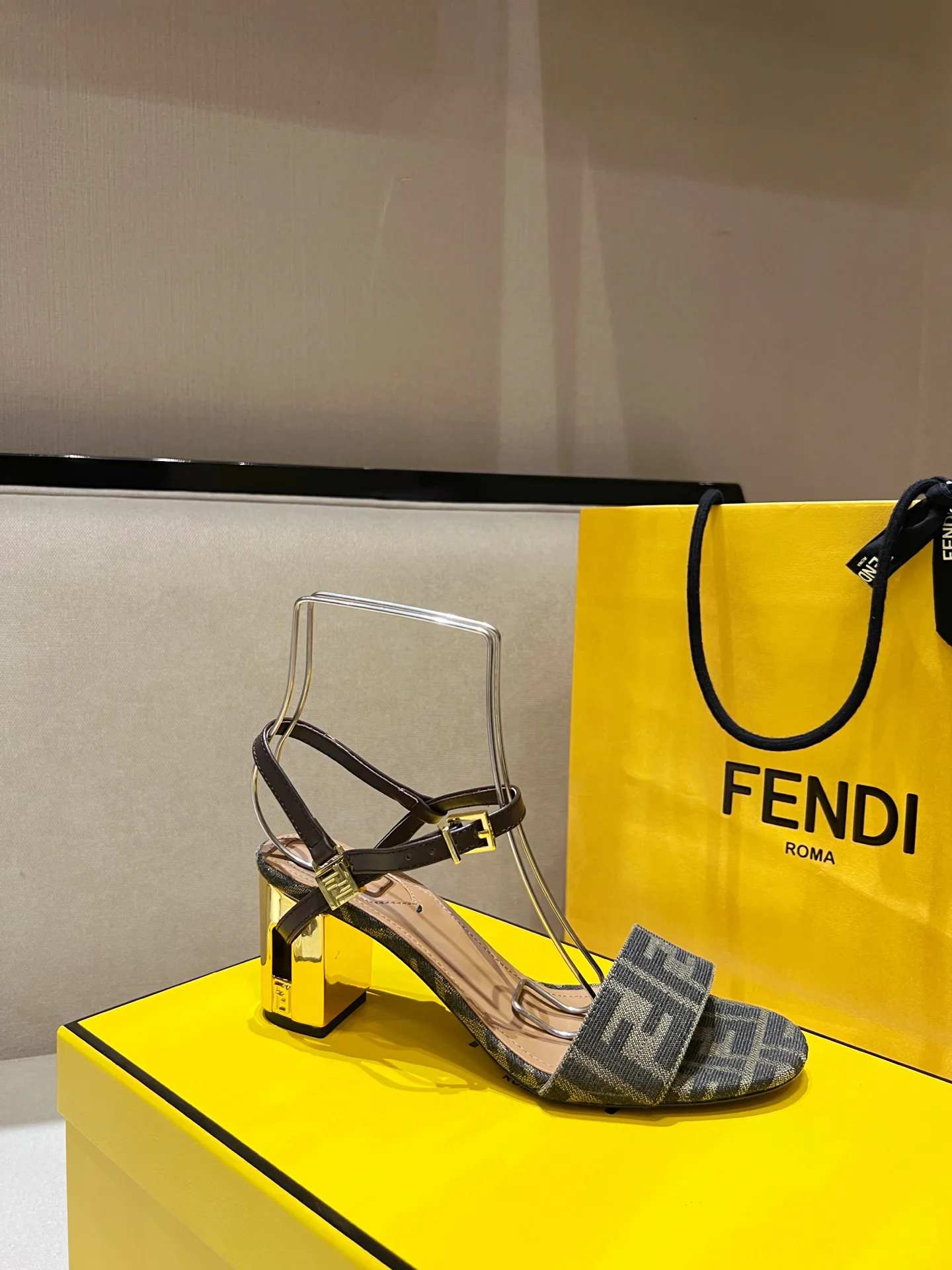 Босоножки Женские Fendi 9288981