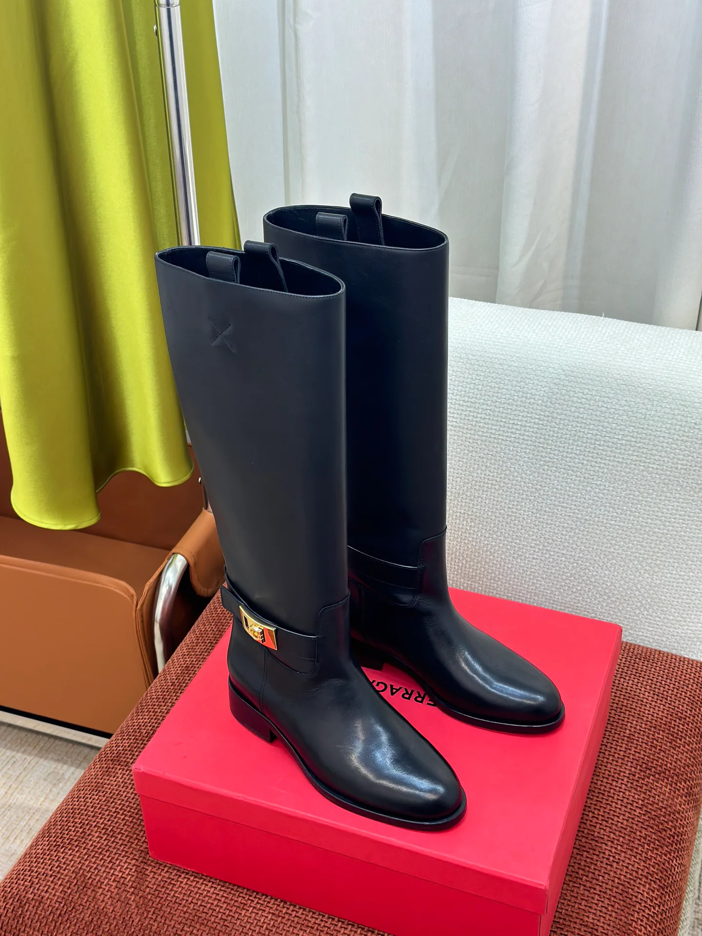 Сапоги Женские Salvatore Ferragamo 18341975