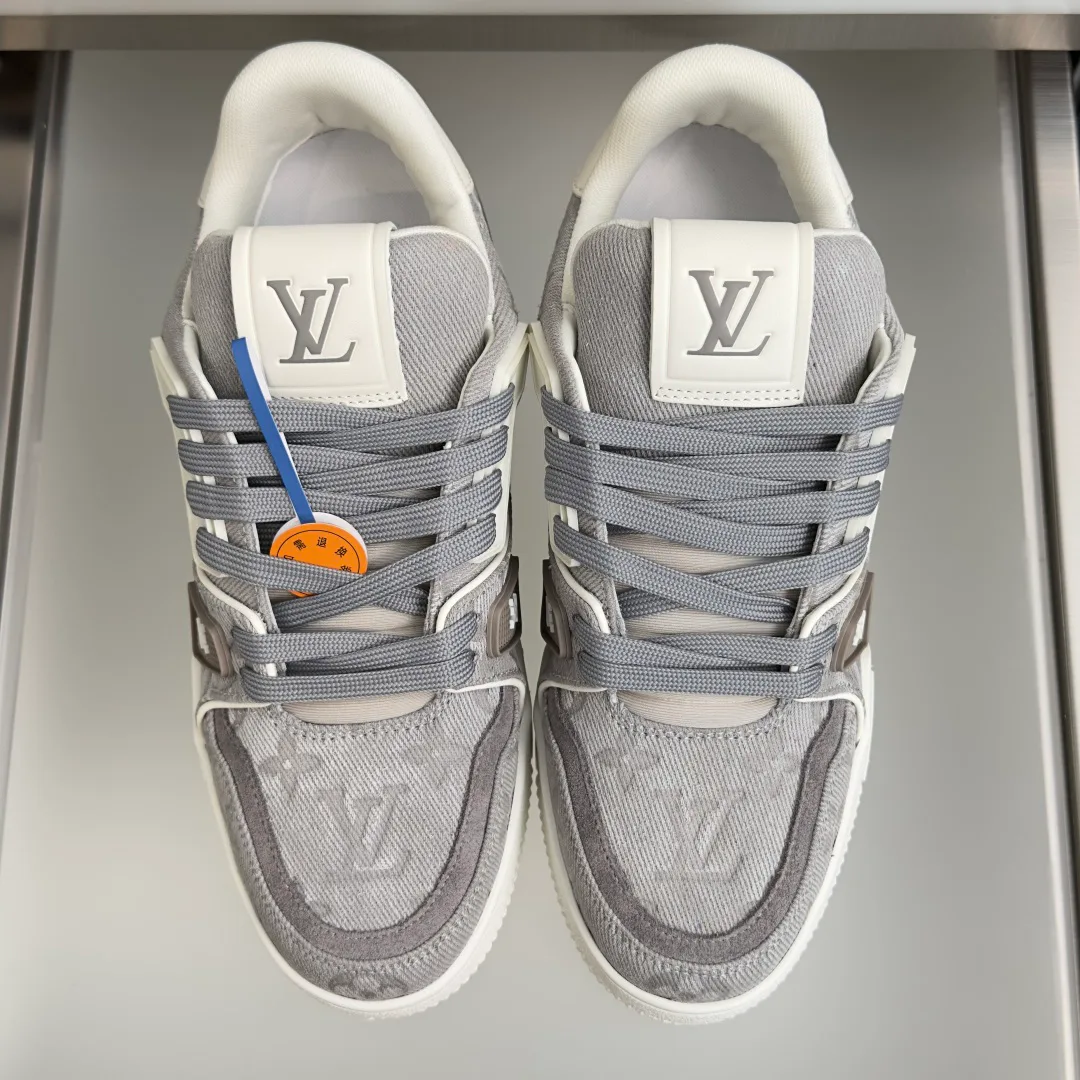 Кроссовки Женские Louis Vuitton 17483689