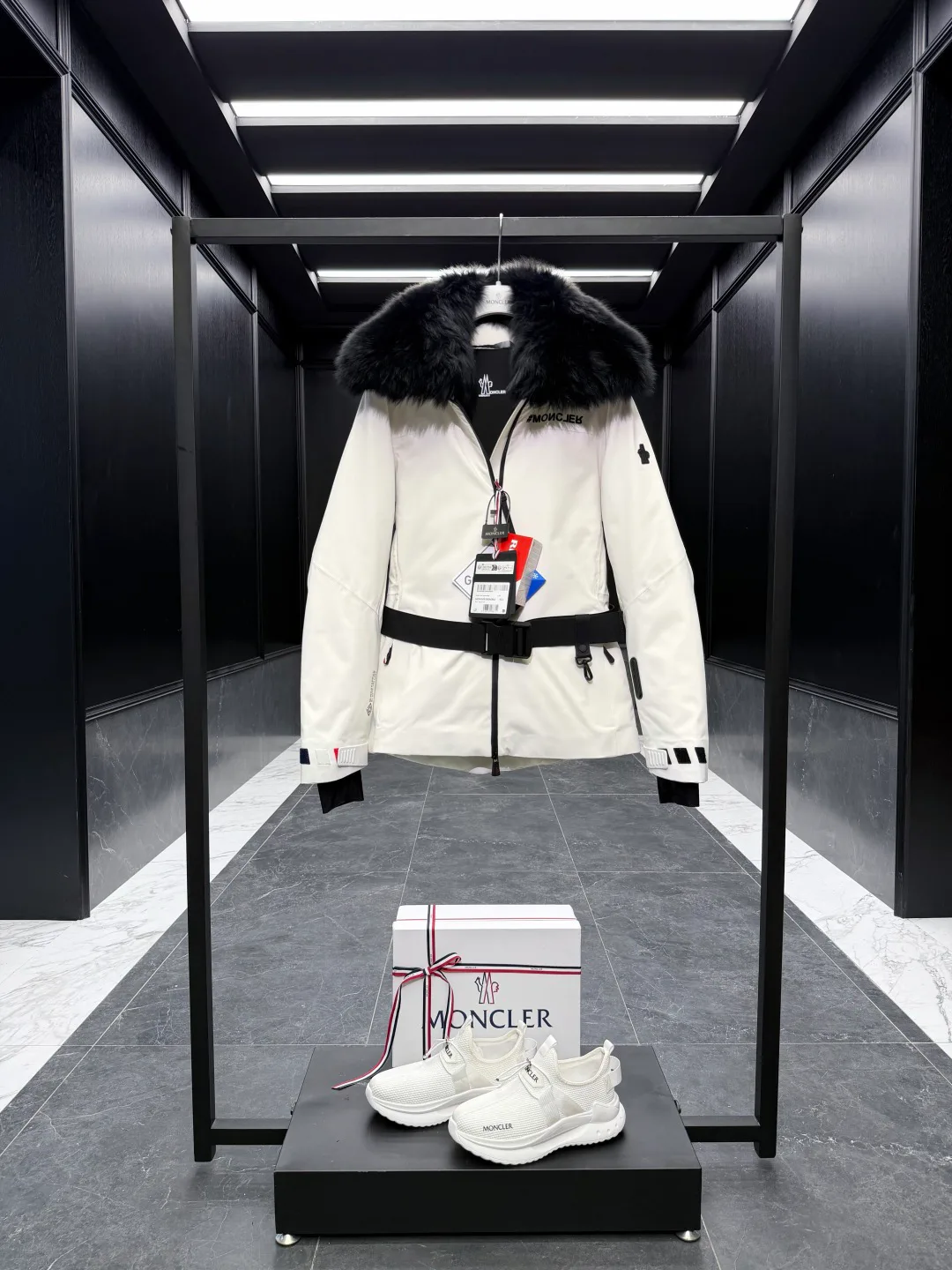 Куртки И Пуховики Женские Moncler 18741164