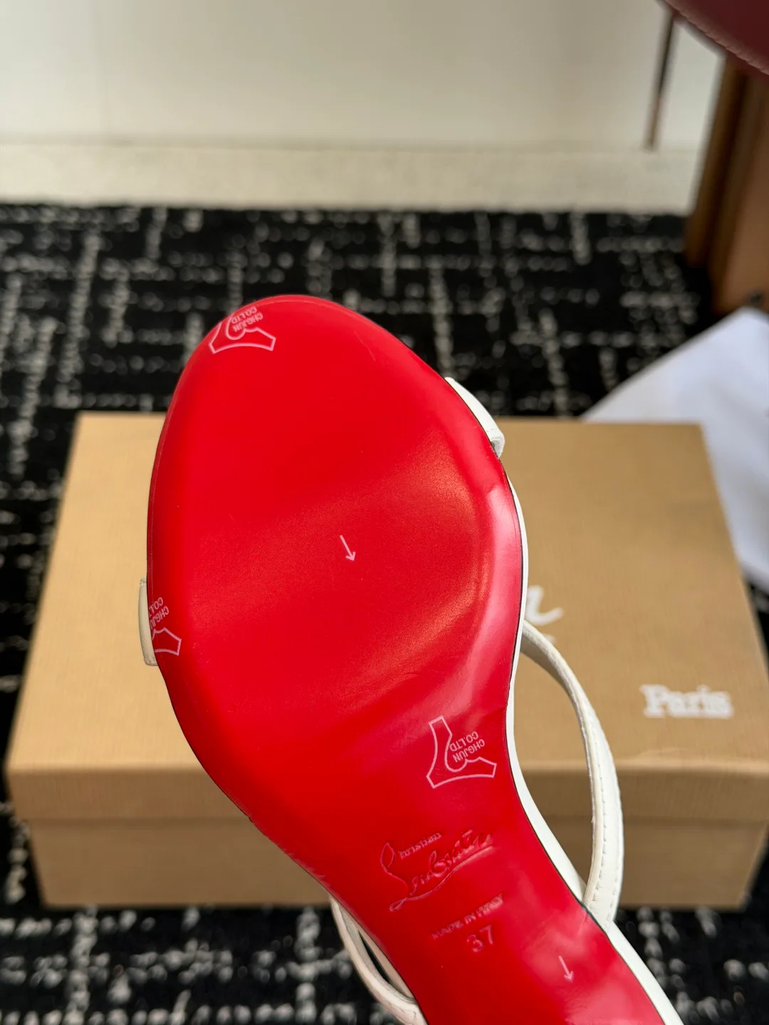 Босоножки Женские Christian Louboutin 17936546
