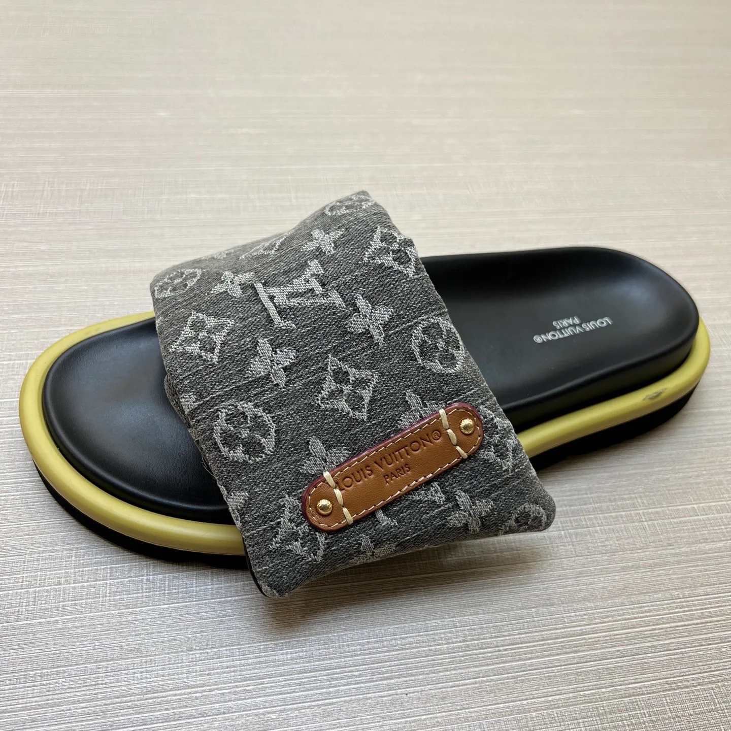 Шлепанцы Женские Louis Vuitton 9801560