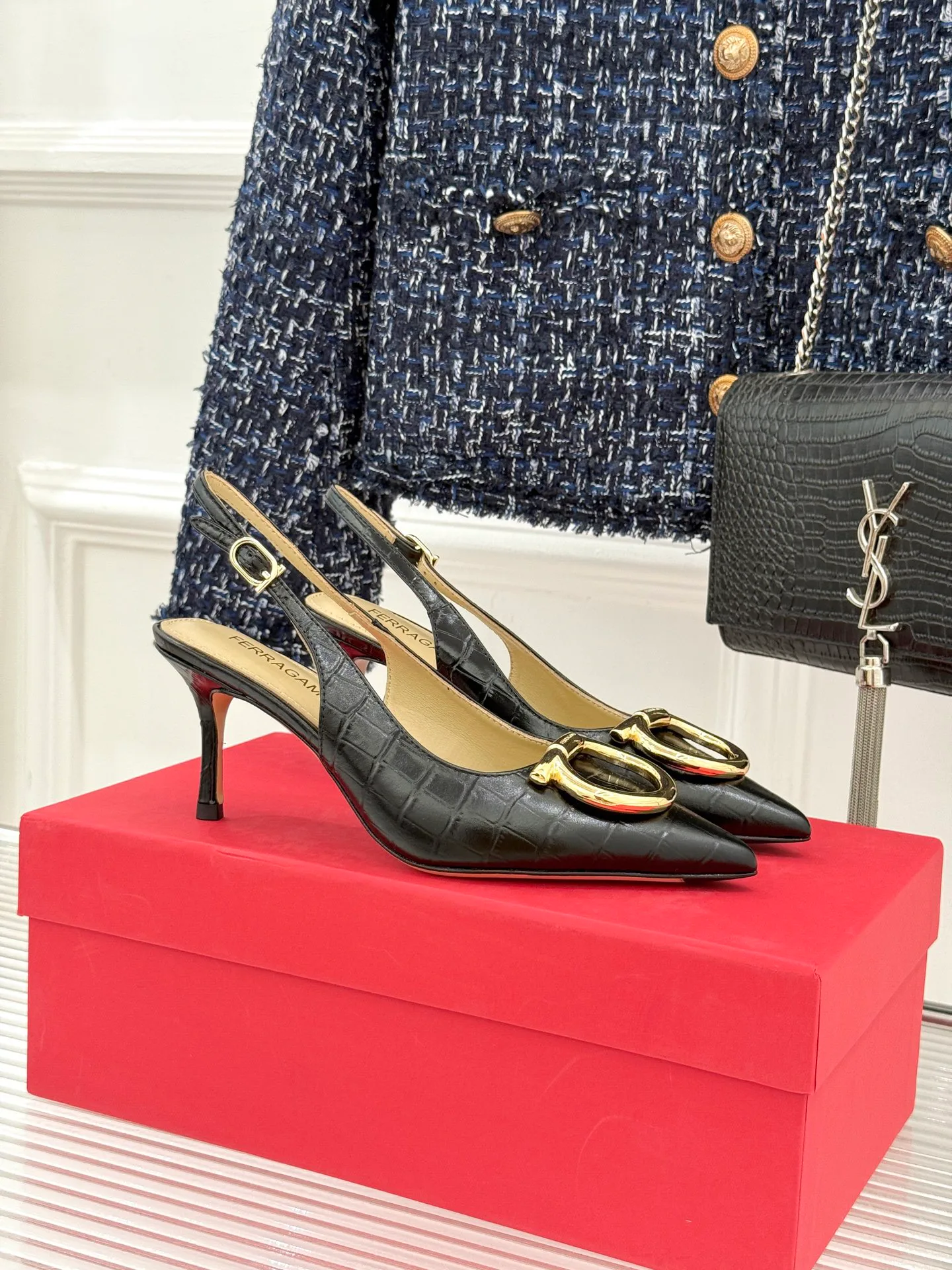 Босоножки Женские Salvatore Ferragamo 11312303