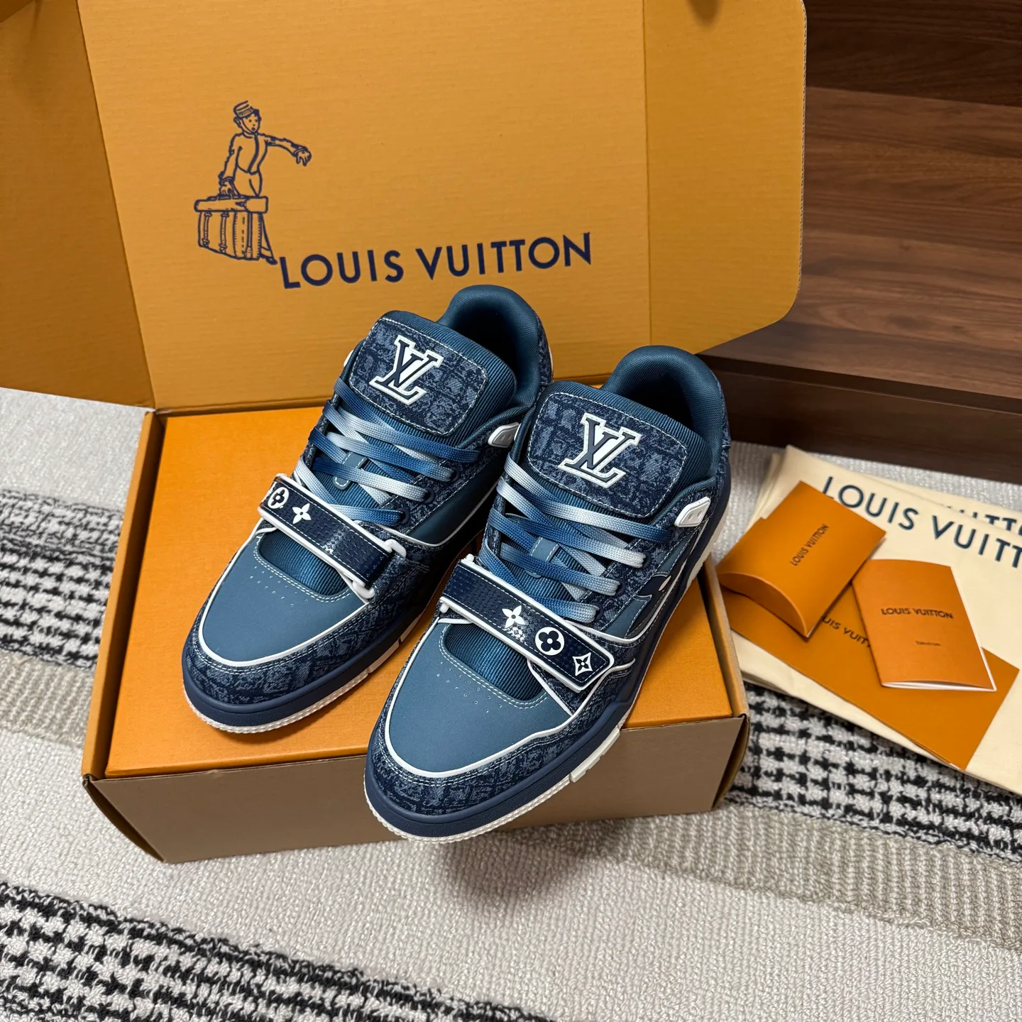 Кроссовки Женские Louis Vuitton 1483878