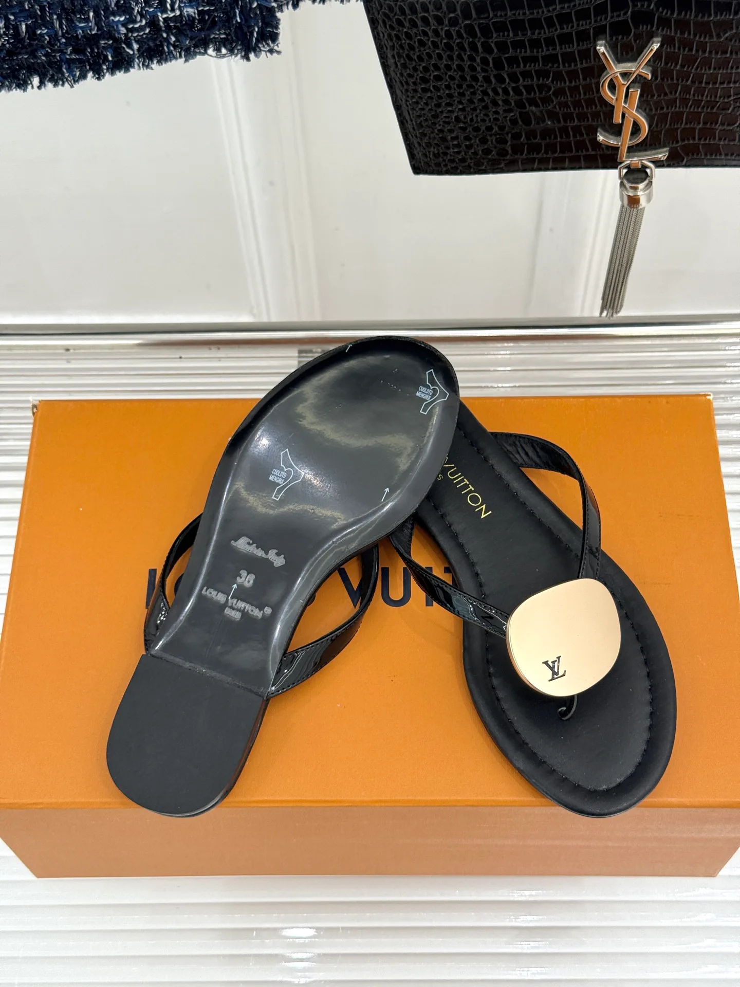 Шлепанцы Женские Louis Vuitton 17596991