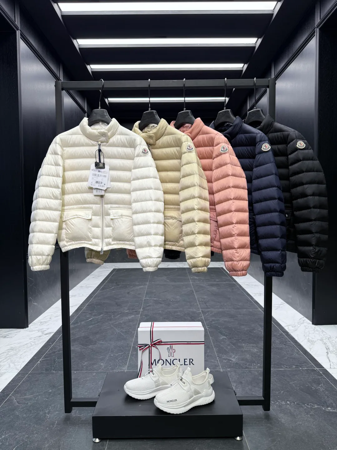 Куртки И Пуховики Женские Moncler 19859638