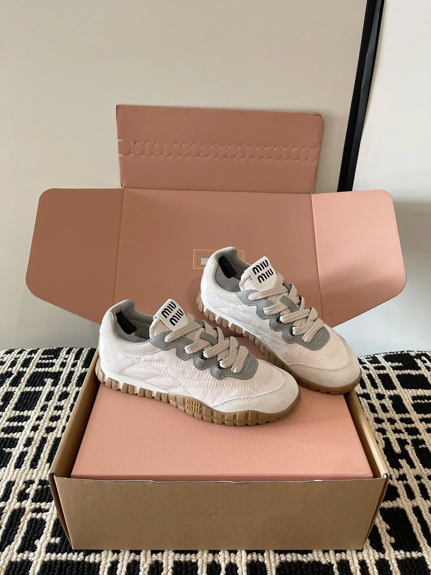 Кроссовки Женские Miu Miu 18874030