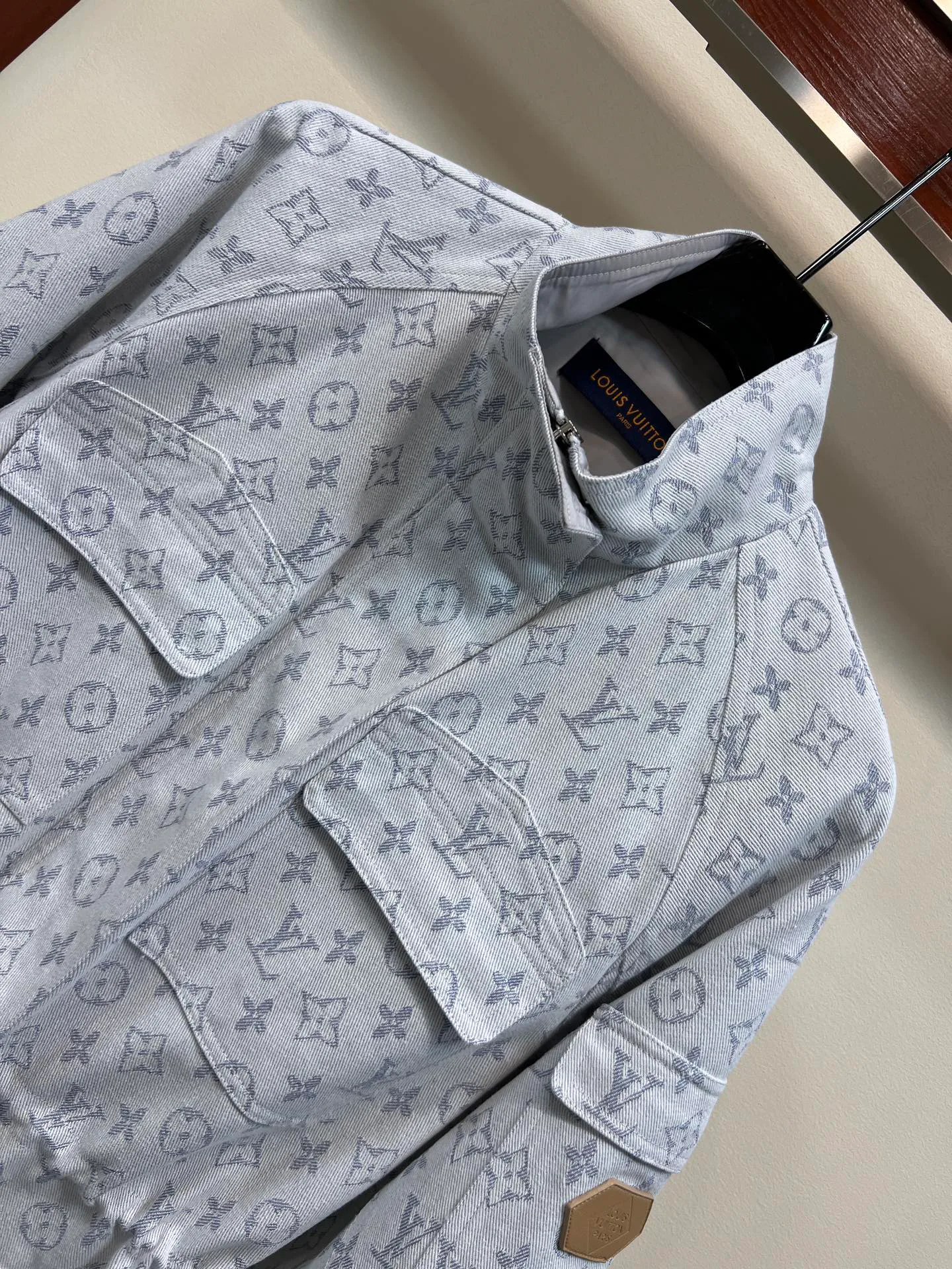 Куртки И Пуховики Женские Louis Vuitton 18605971