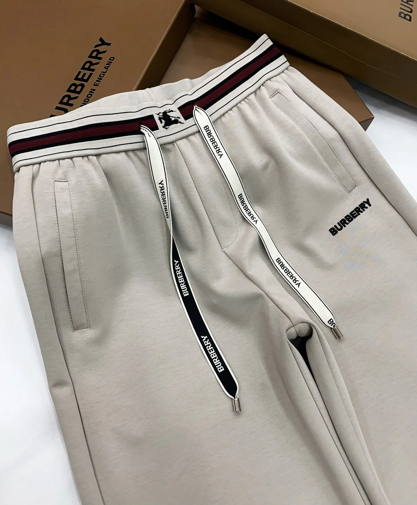 Брюки Мужские Burberry 13441682