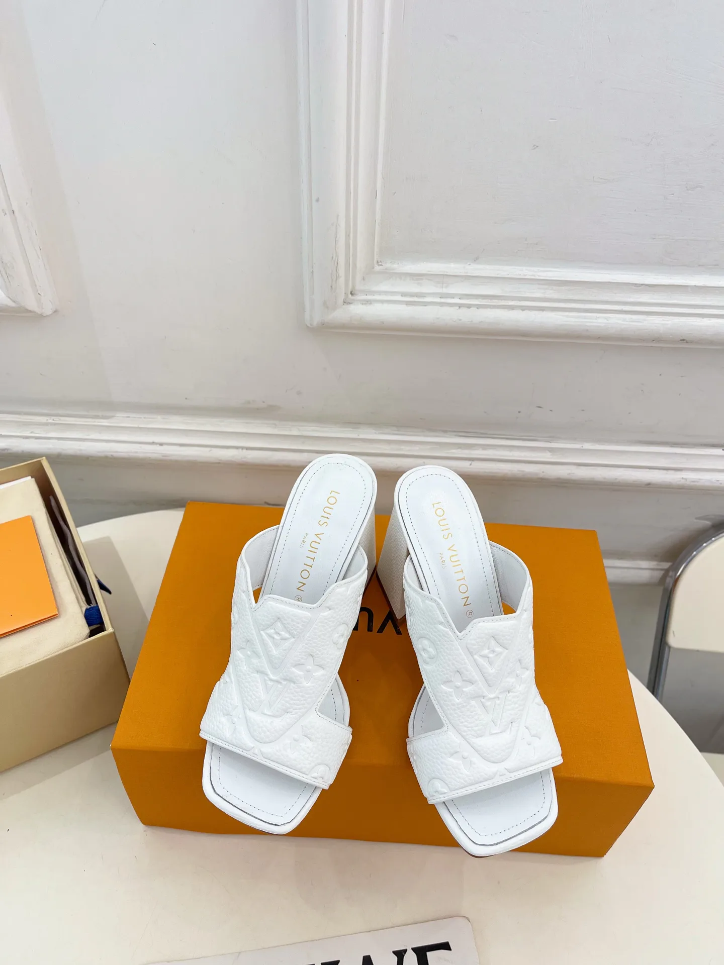 Сандалии Женские Louis Vuitton 11372126