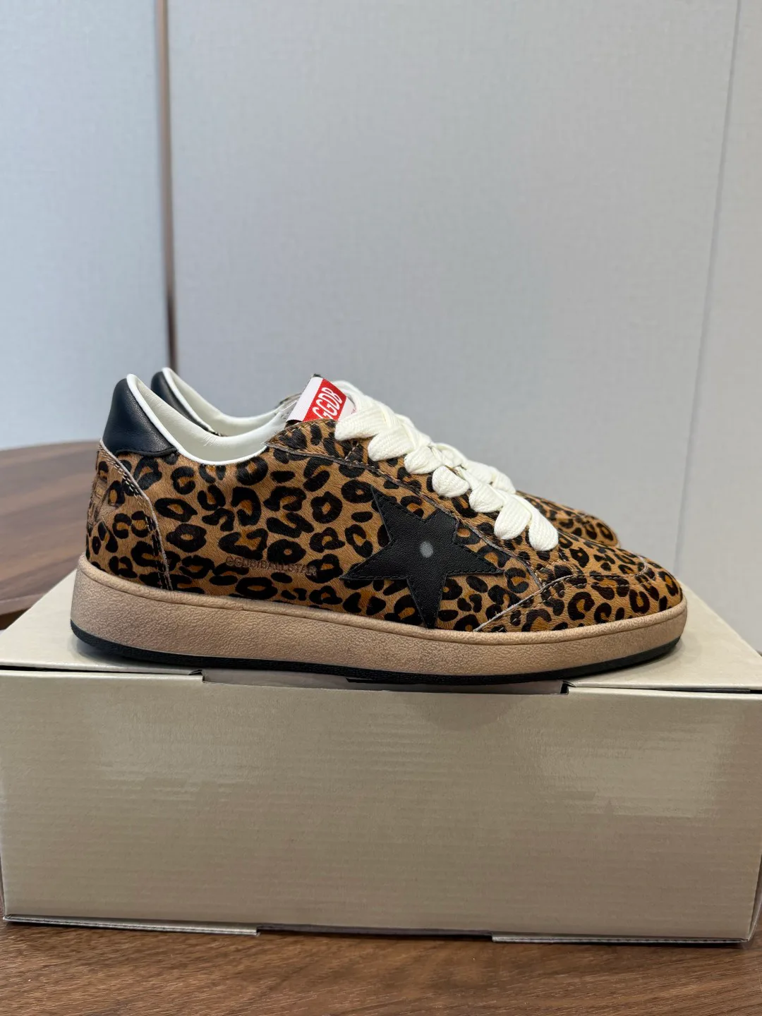 Кроссовки Женские Golden Goose 18357254