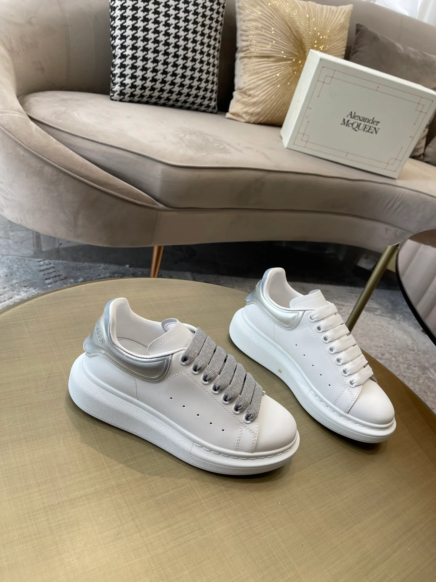 Кроссовки Женские Alexander Mcqueen 18737