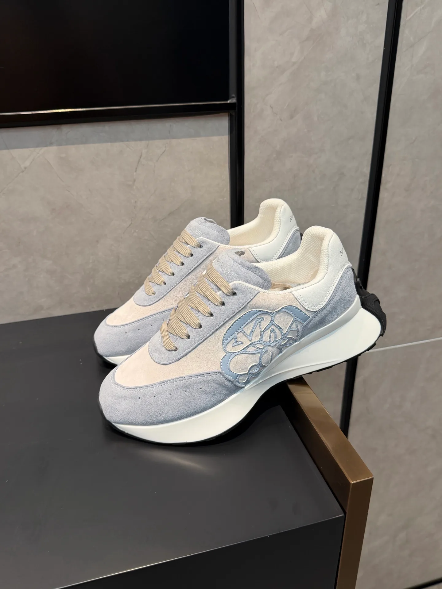 Кроссовки Женские Alexander Mcqueen 18363892