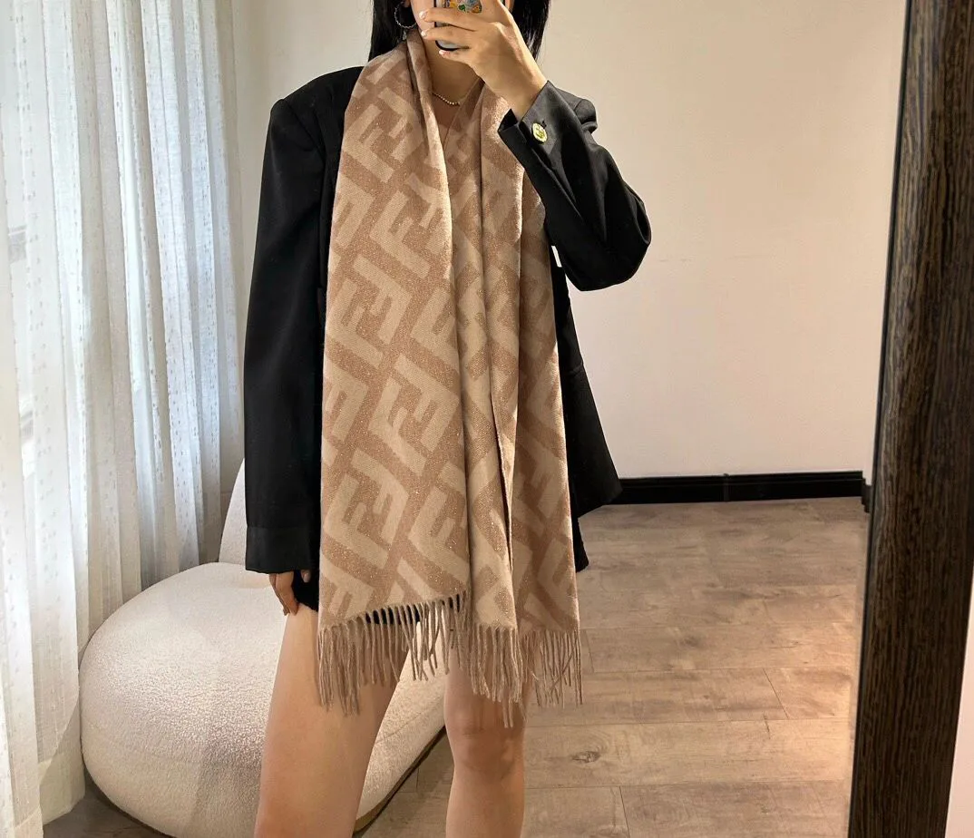 Шарфы Fendi 2396