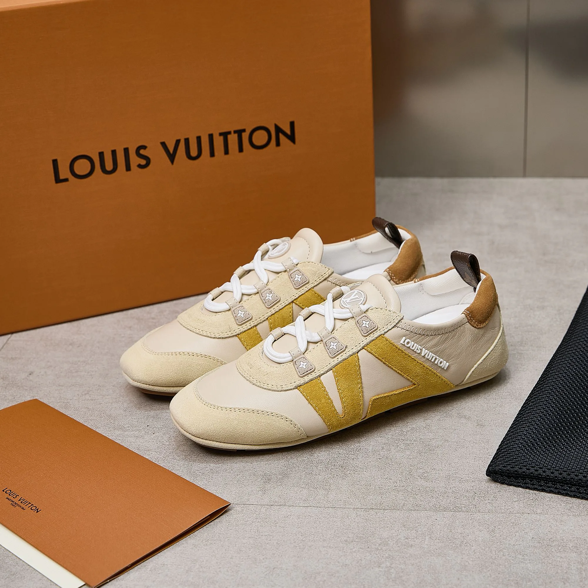 Кроссовки Женские Louis Vuitton 74011