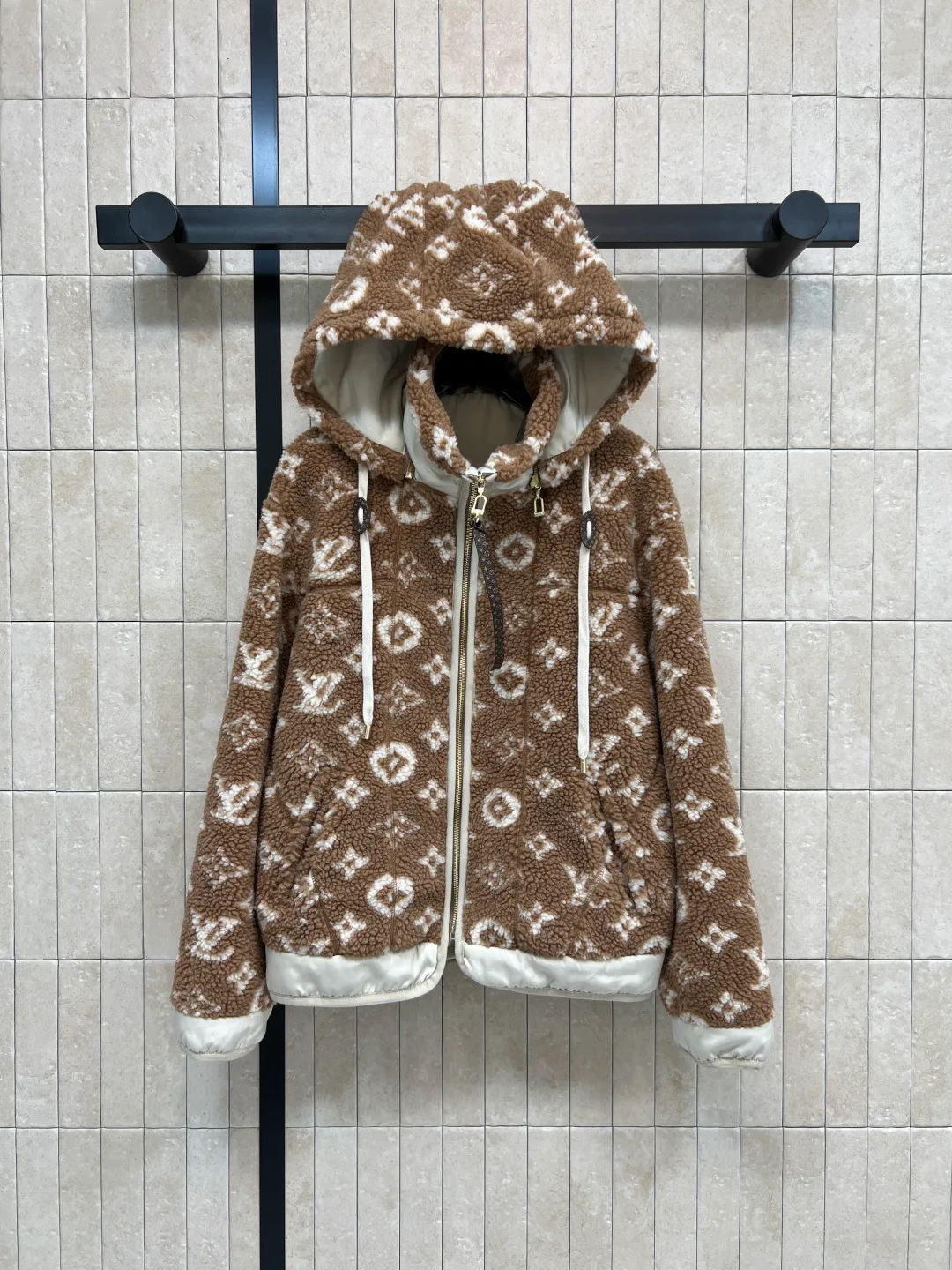 Куртки И Пуховики Женские Louis Vuitton 1763410