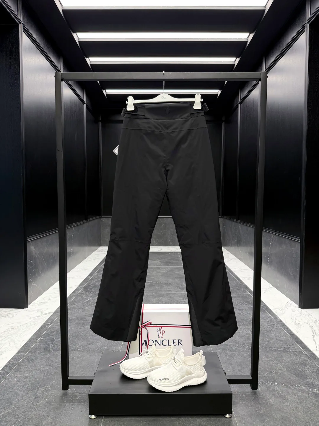 Брюки Женские Moncler 359908