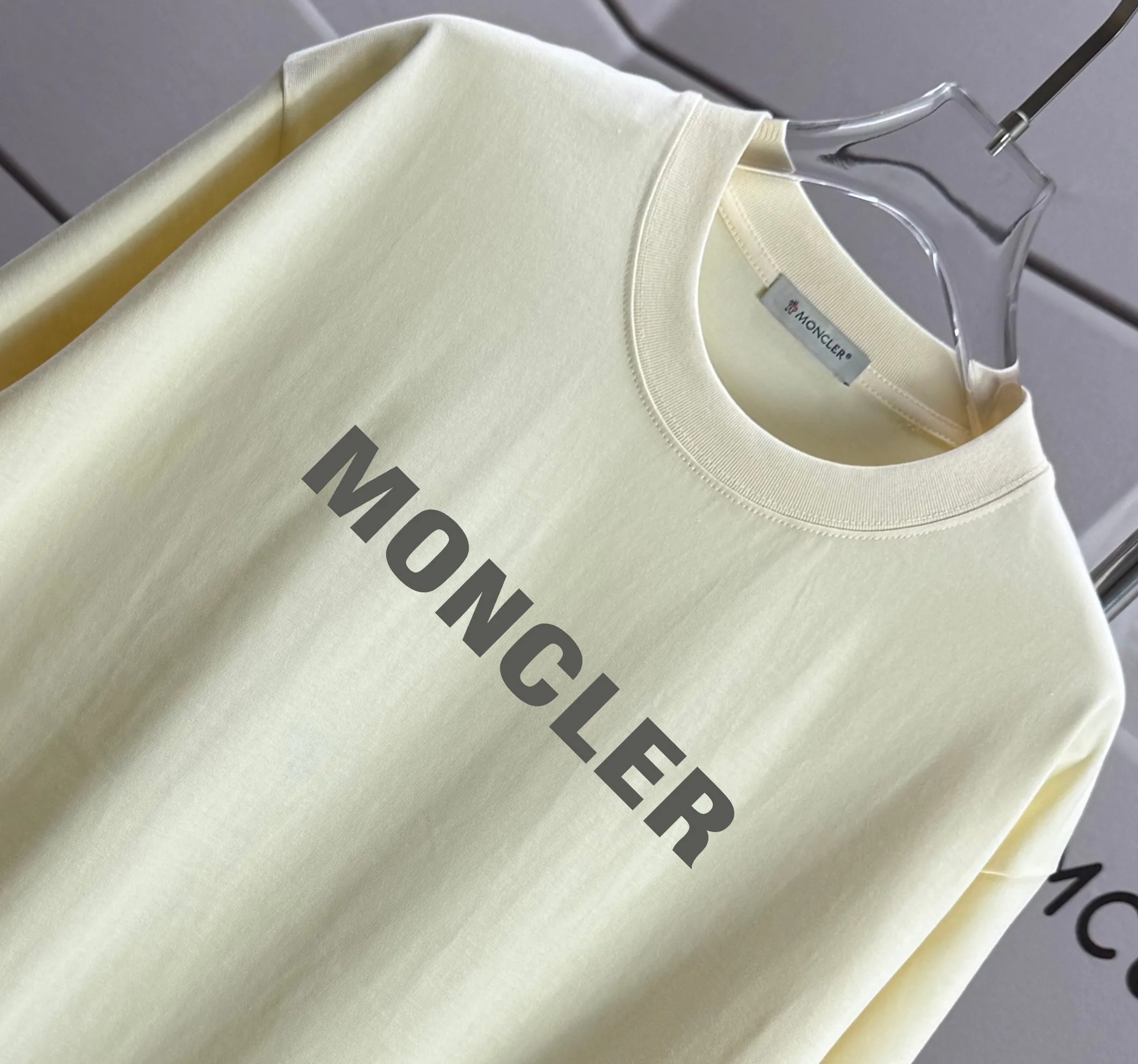 Футболки Женские Moncler 889885