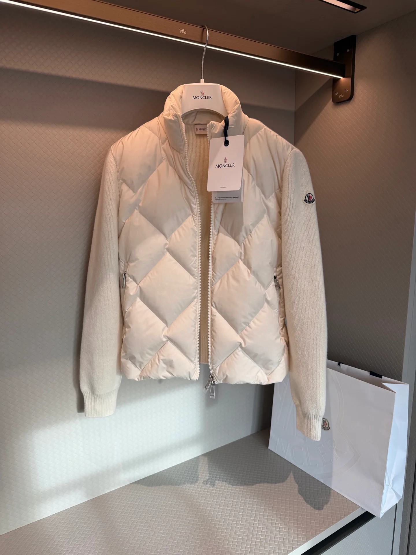 Куртки И Пуховики Женские Moncler 18692543