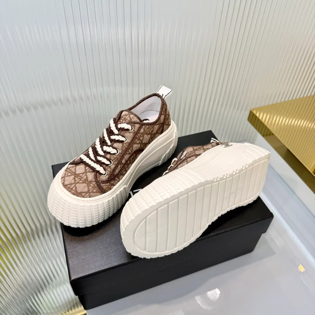 Кроссовки Женские Chanel 18366992