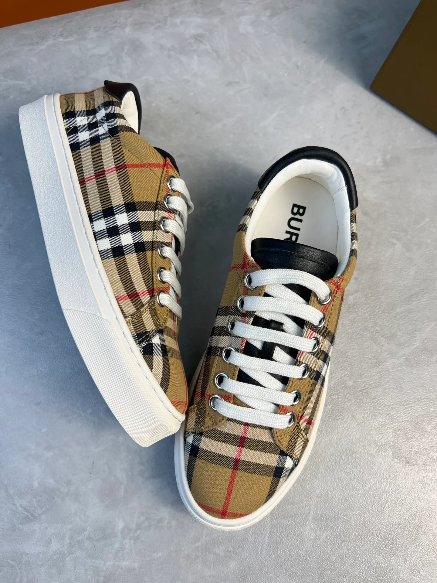 Кроссовки Женские Burberry 5911808