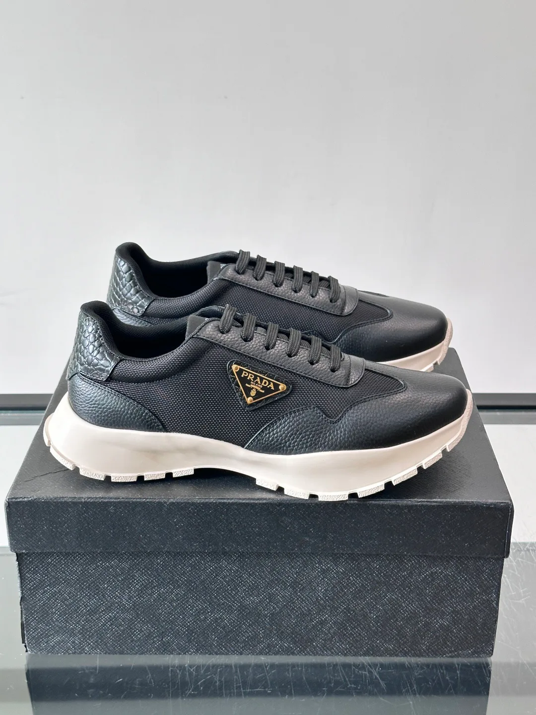 Кроссовки Мужские Prada 17982157