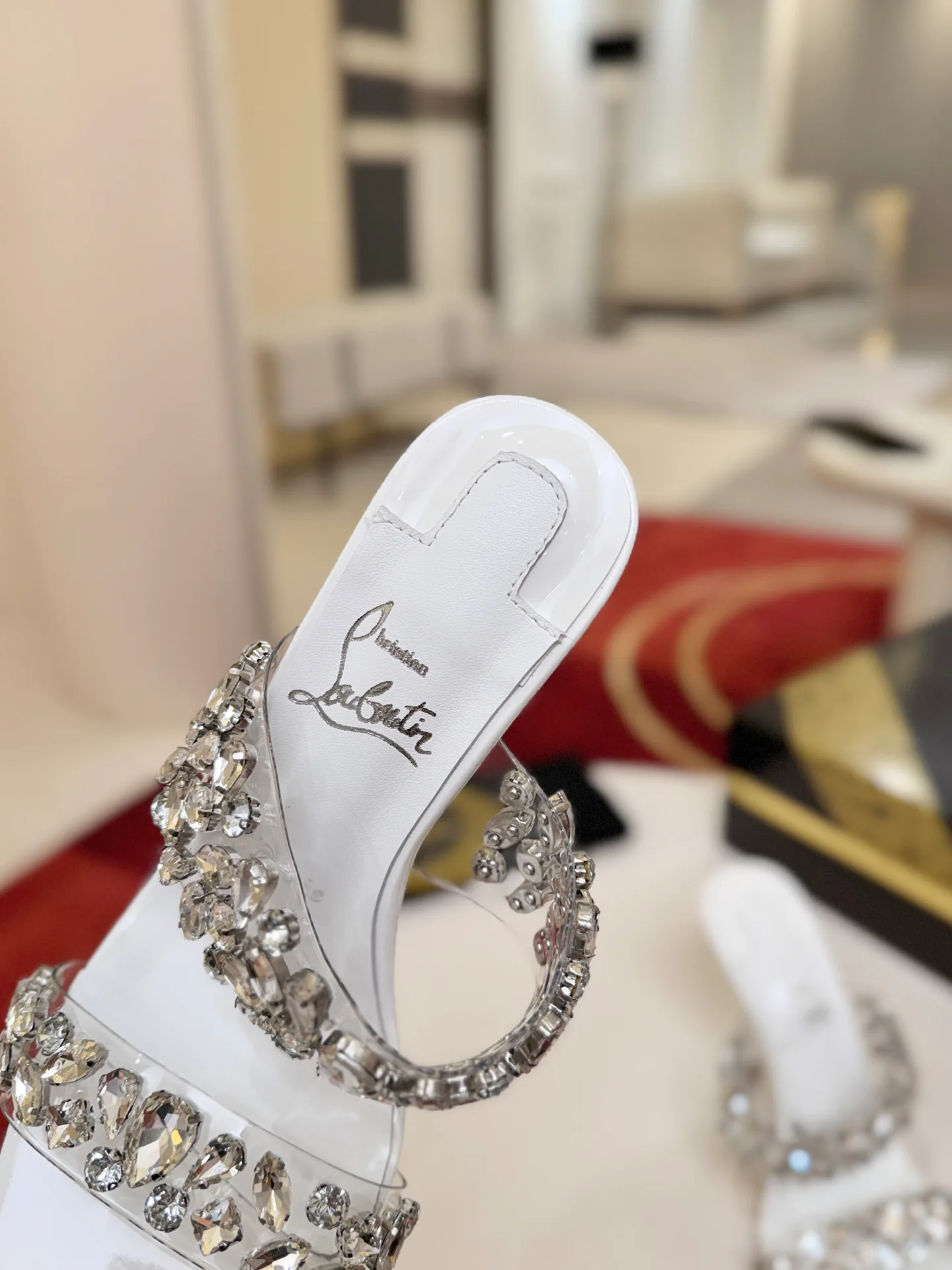 Босоножки Женские Christian Louboutin 18549159