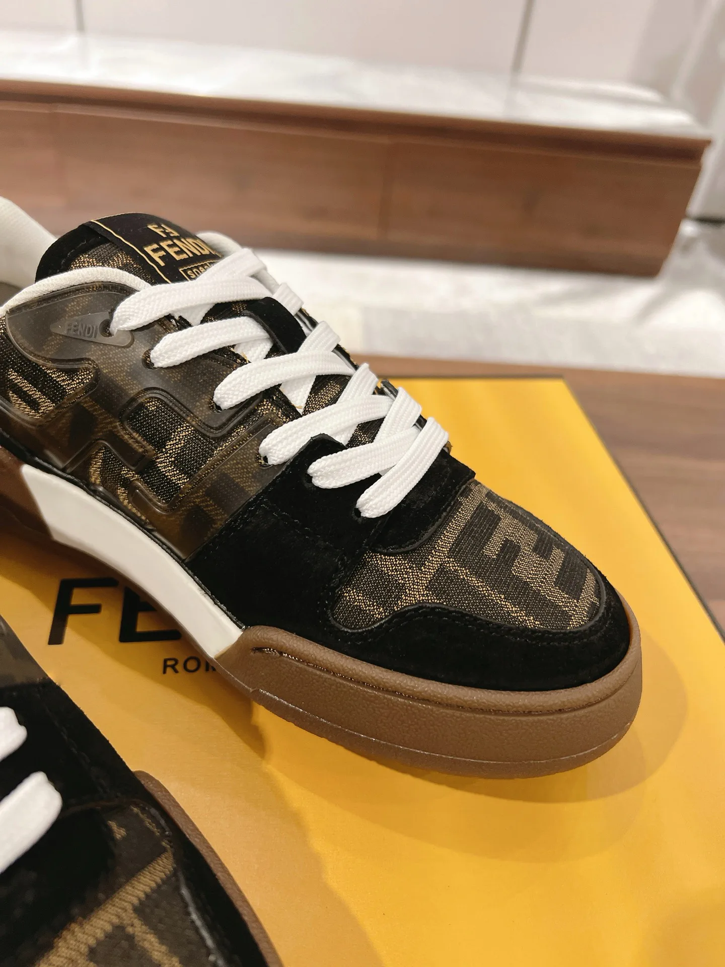 Кроссовки Женские Fendi 18219605