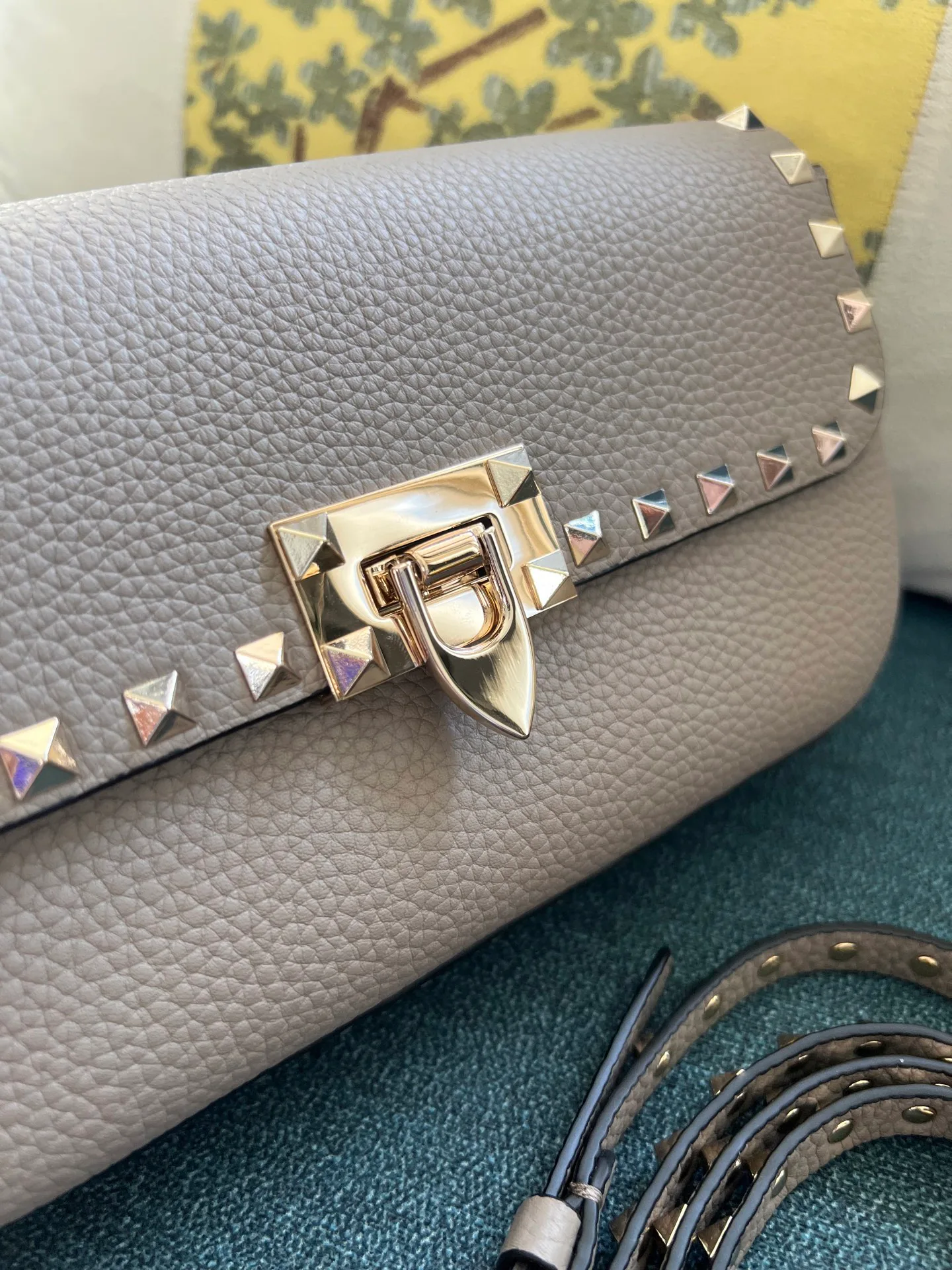 Сумки На Ремне Женские Valentino 8728873