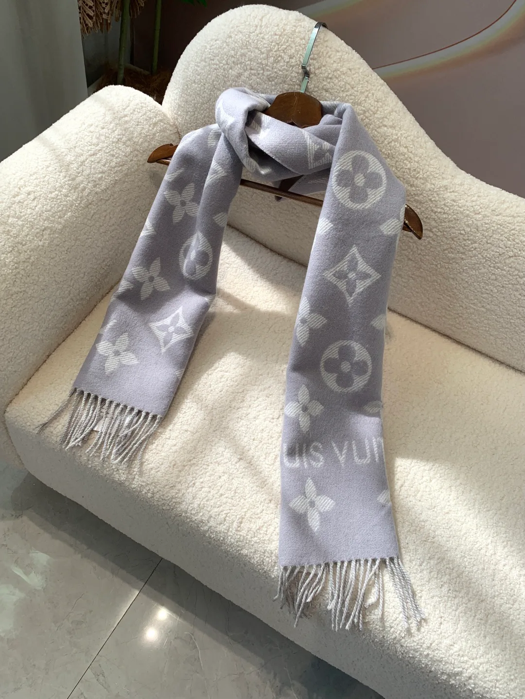 Шарфы Louis Vuitton 1437080