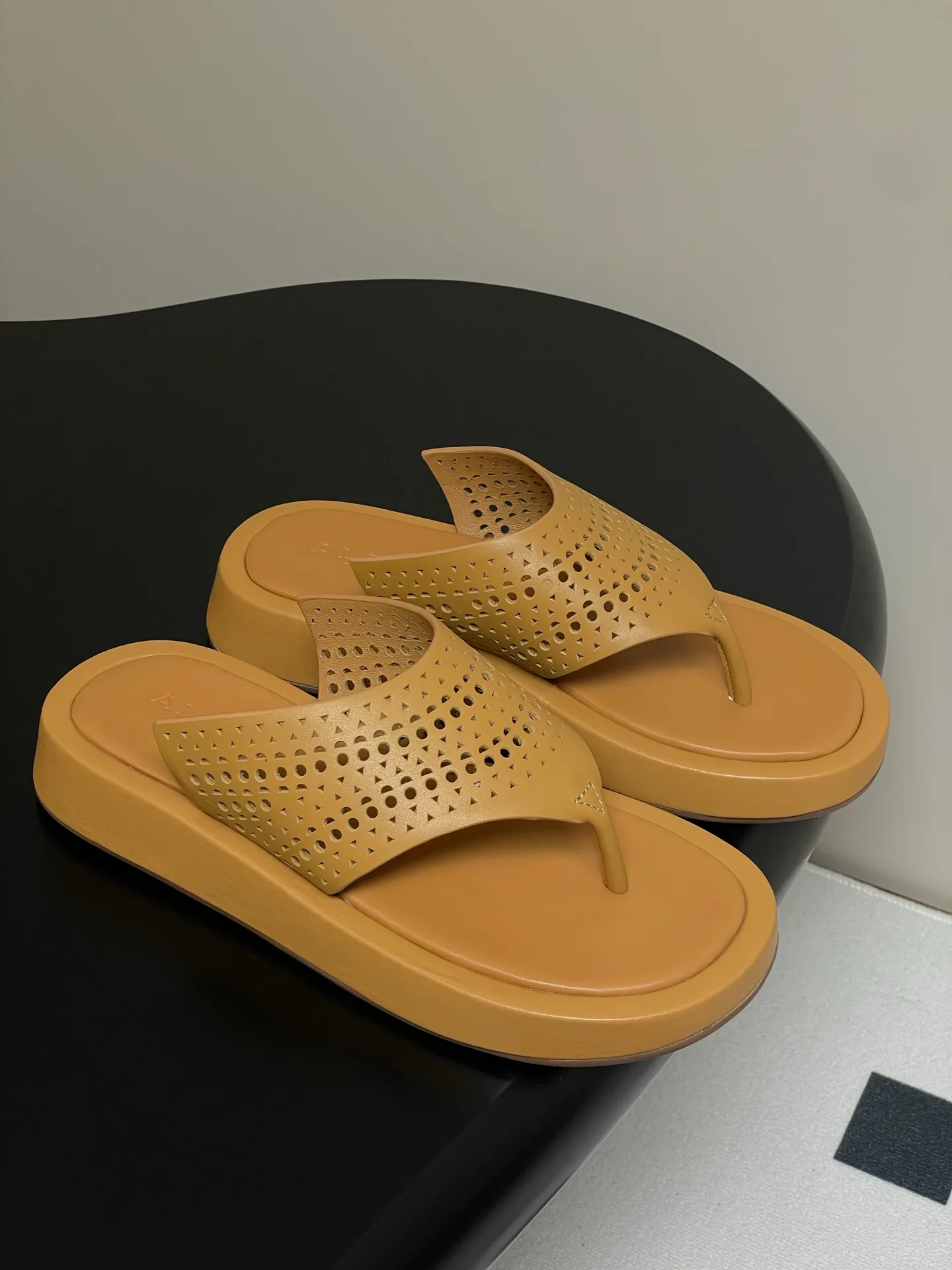 Шлепанцы Женские Alaia 22787