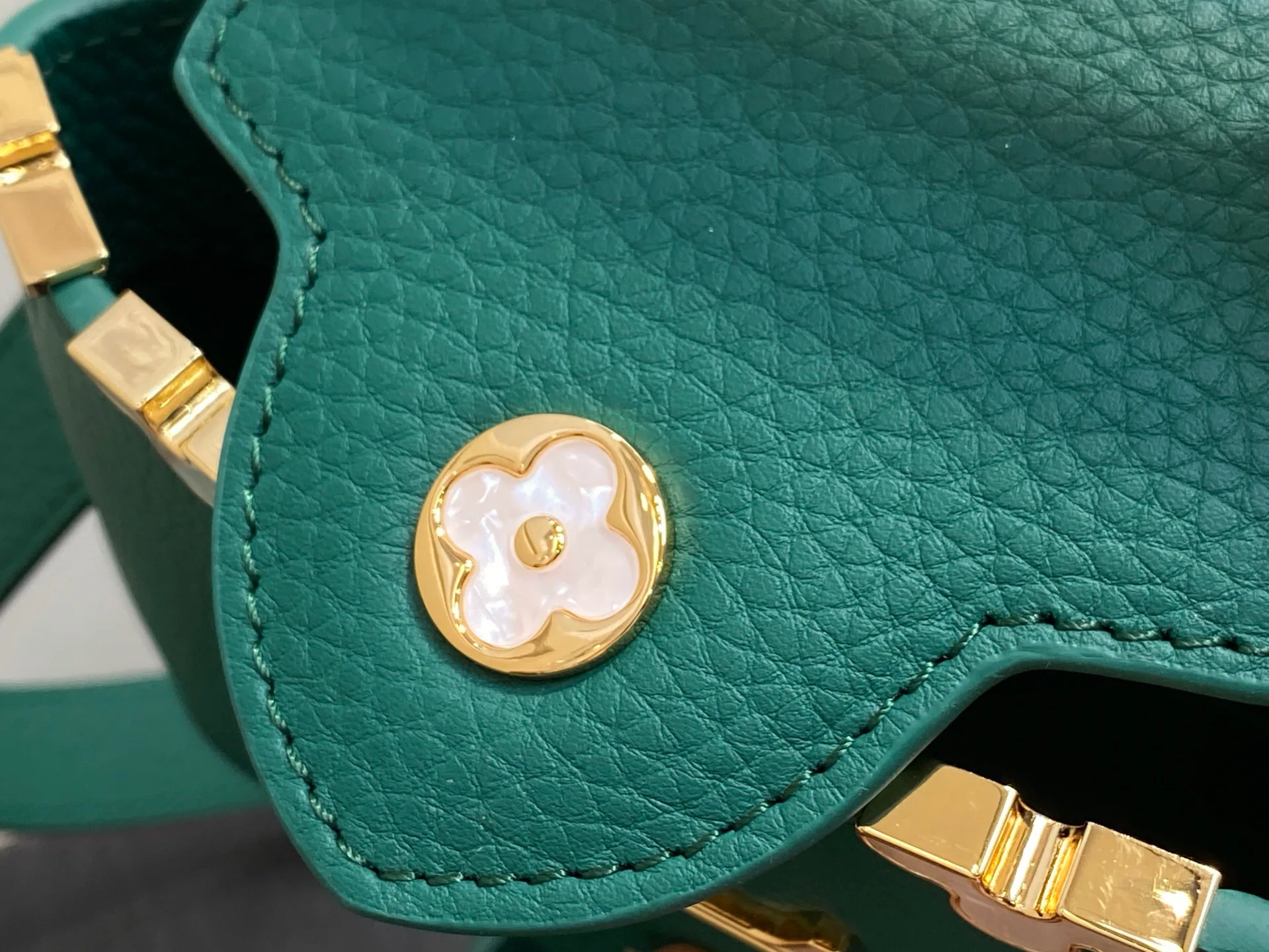 Классические Сумки Женские Louis Vuitton 13333530