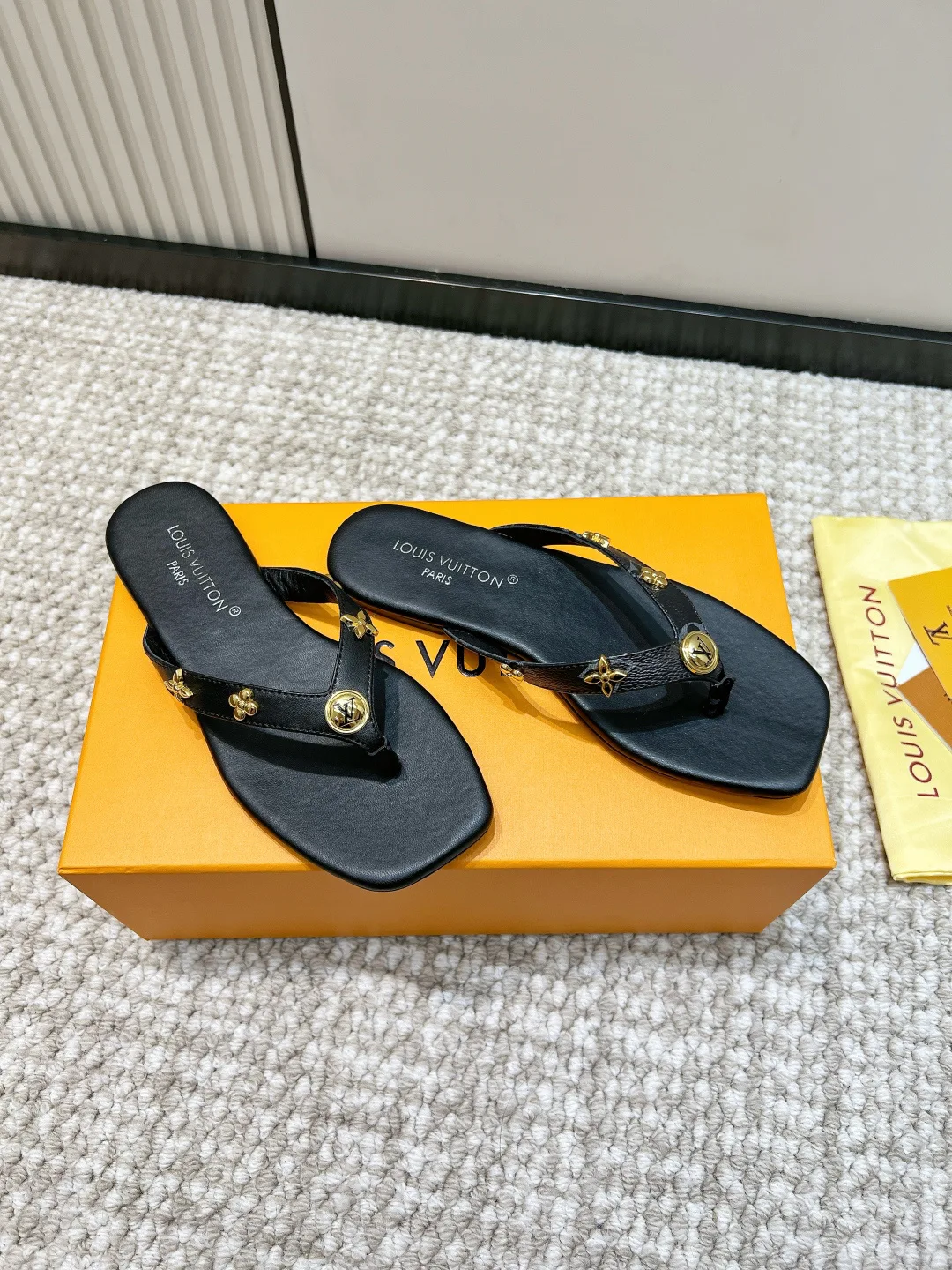 Шлепанцы Женские Louis Vuitton 14227994