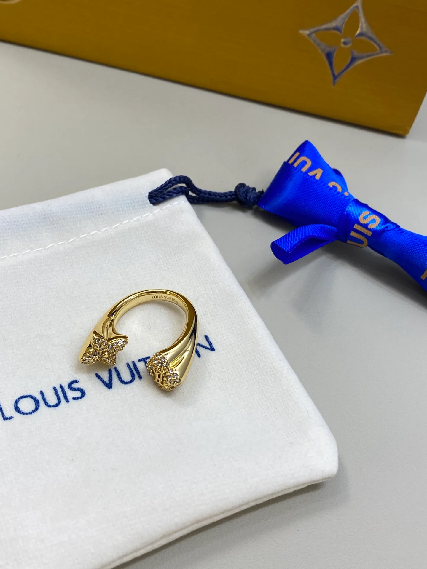 Бижутерия Louis Vuitton 17821898