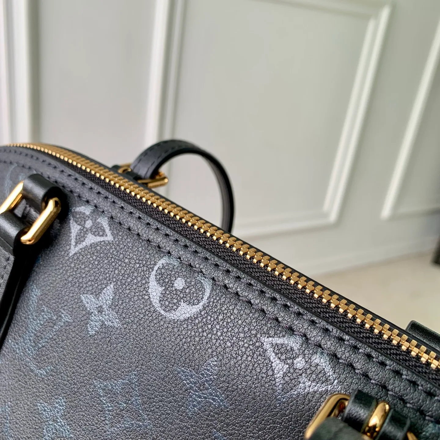 Классические Сумки Женские Louis Vuitton 18147459
