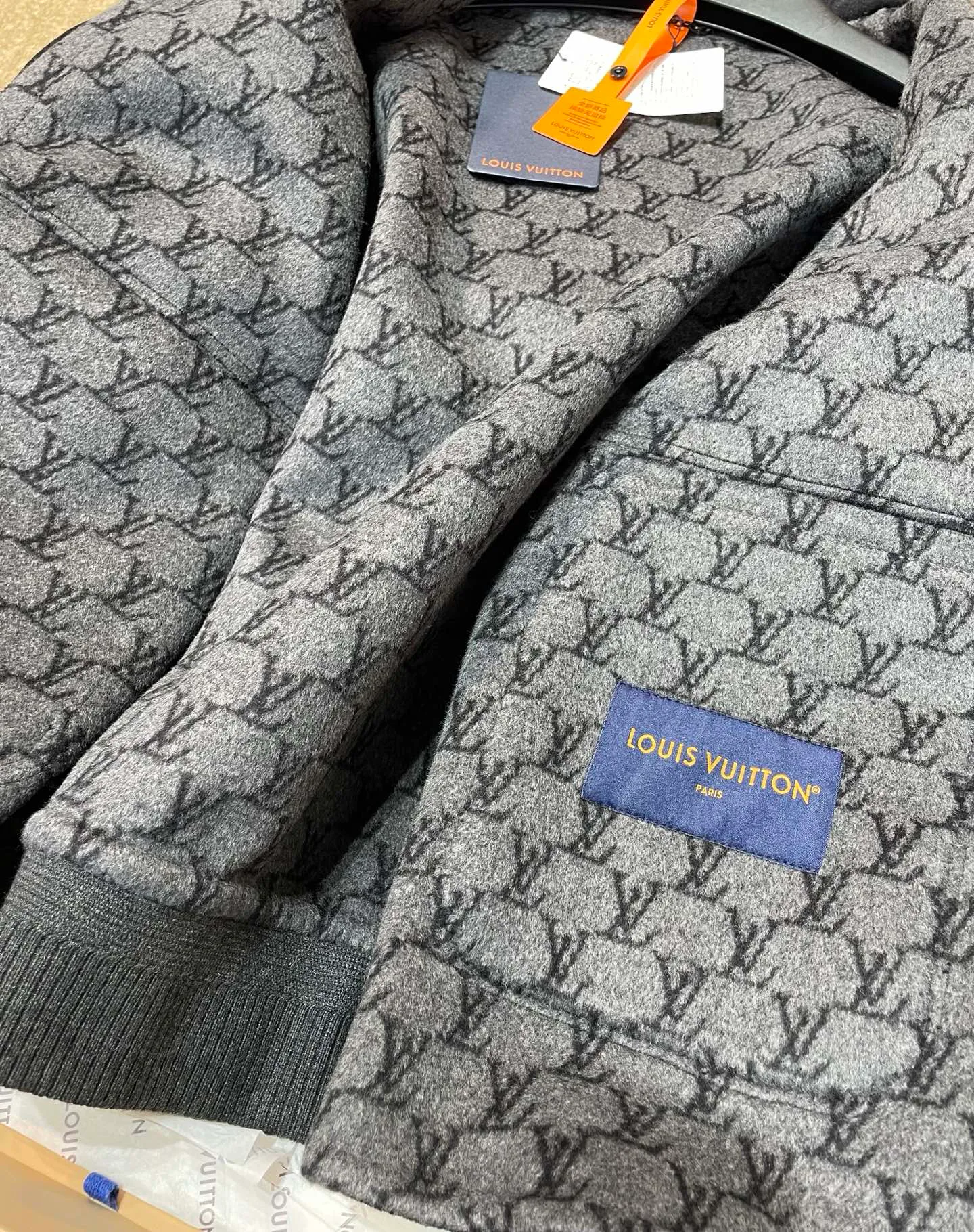 Куртки И Пуховики Мужские Louis Vuitton 1260155