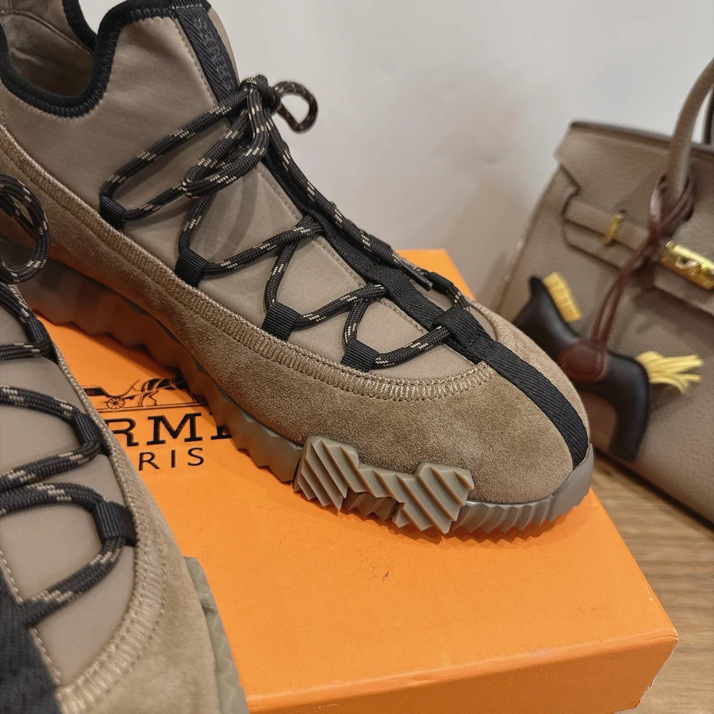 Кроссовки Женские Hermes 17946706