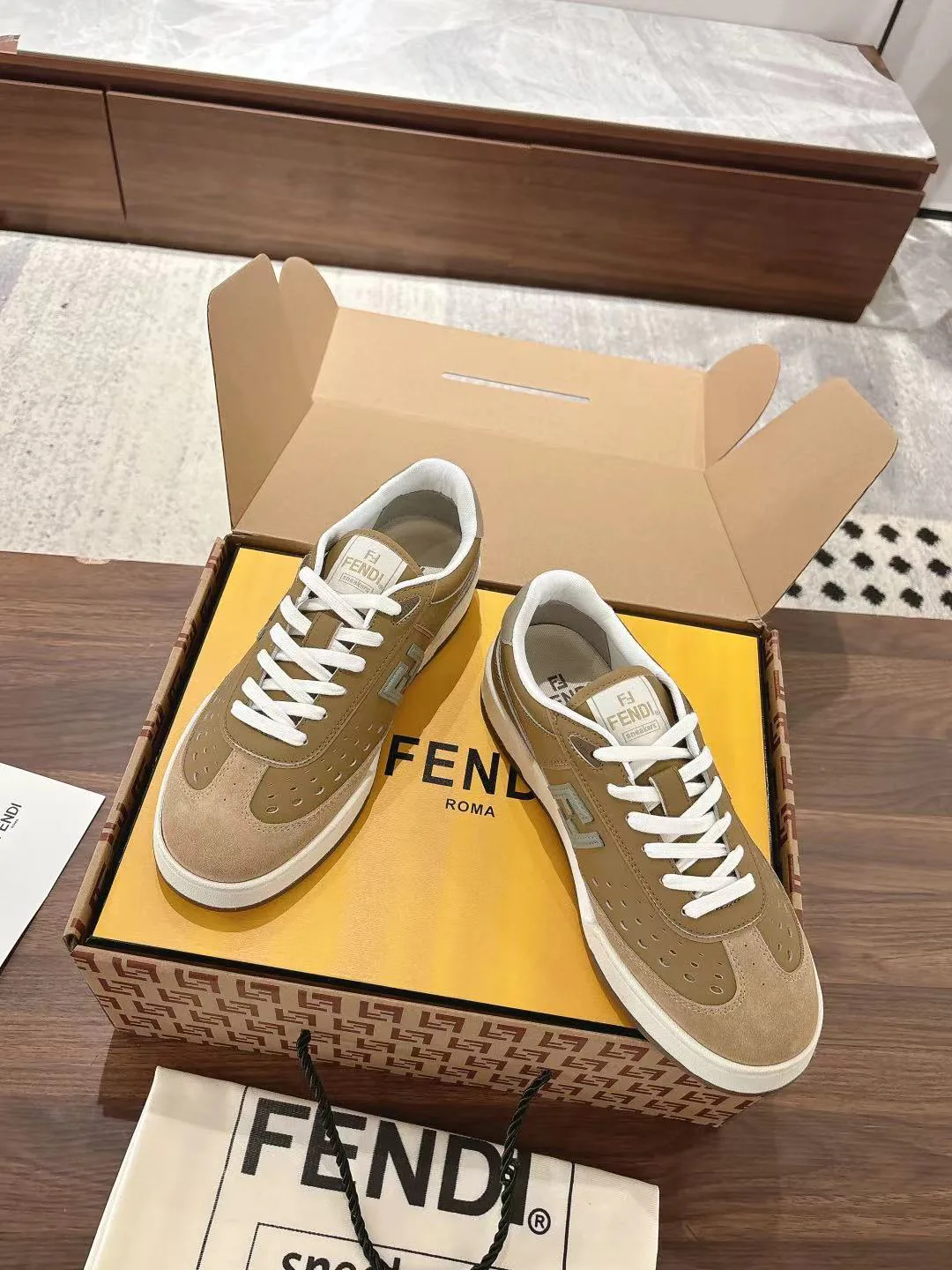 Кроссовки Женские Fendi 18219516