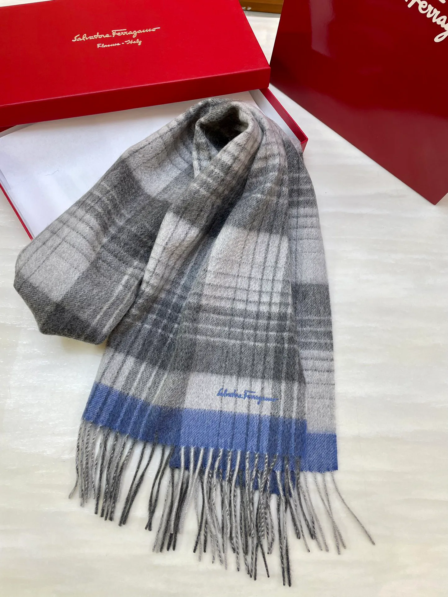 Шарфы Salvatore Ferragamo 266392