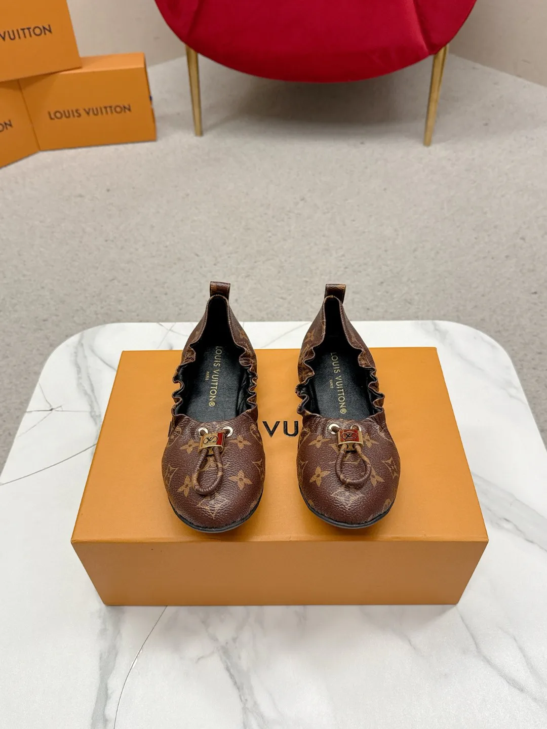Кроссовки Женские Louis Vuitton 18235729