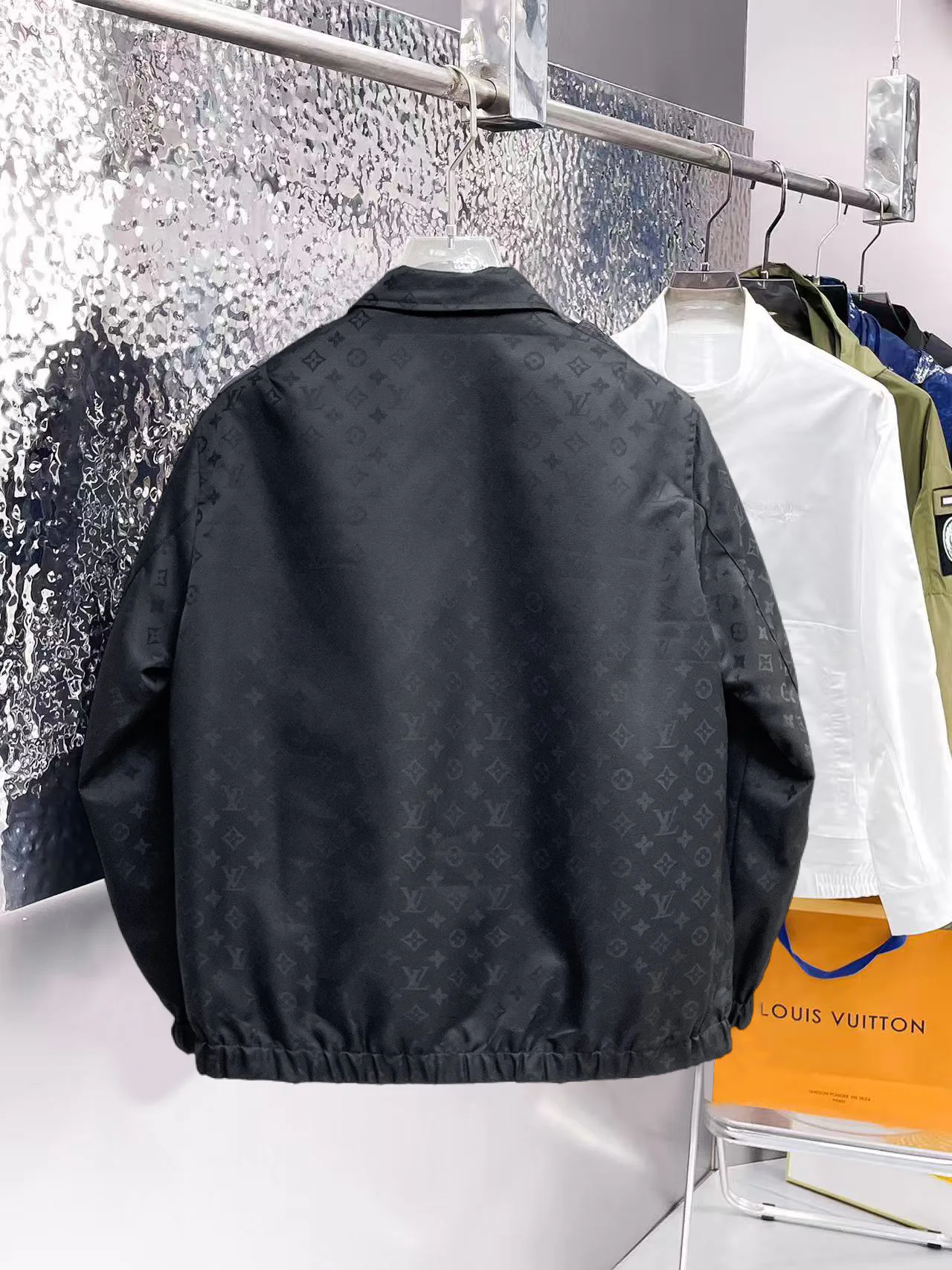 Куртки И Пуховики Мужские Louis Vuitton 9352279