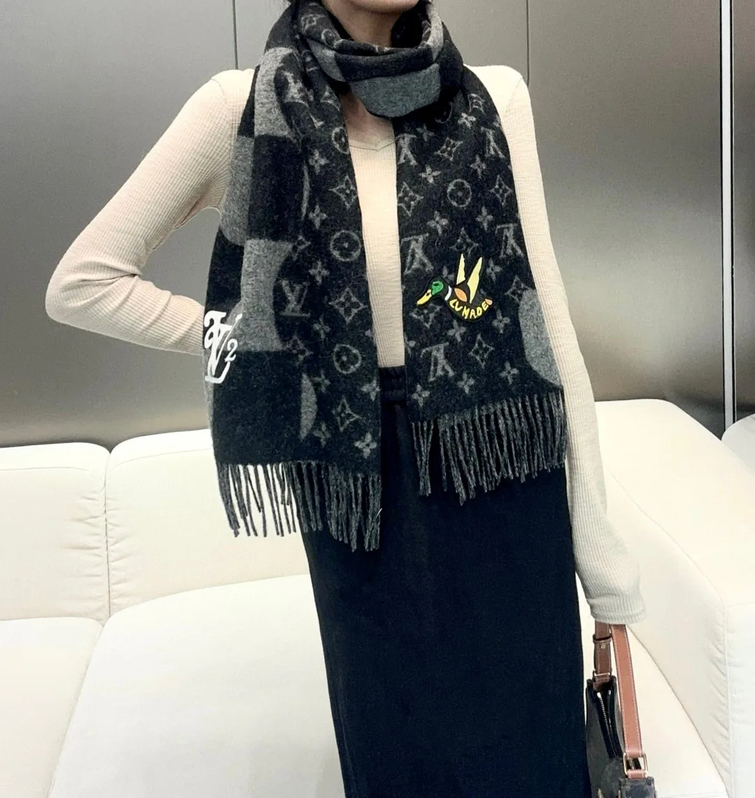 Шарфы Louis Vuitton 18222616