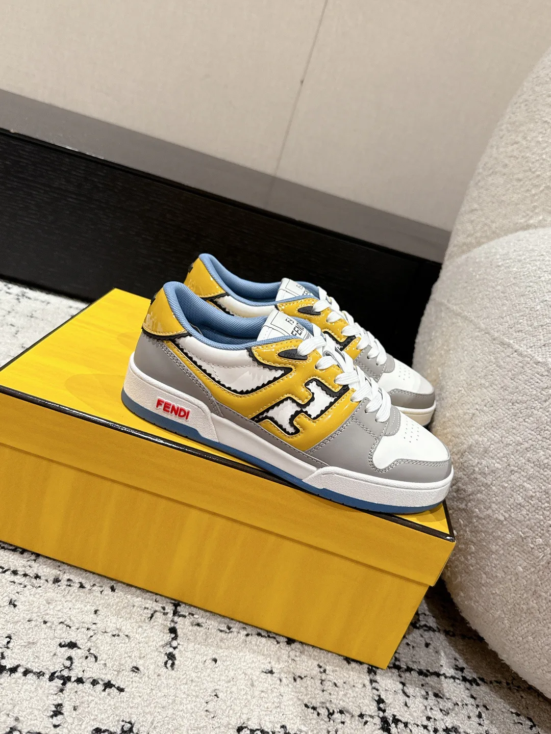 Кроссовки Женские Fendi 11567549