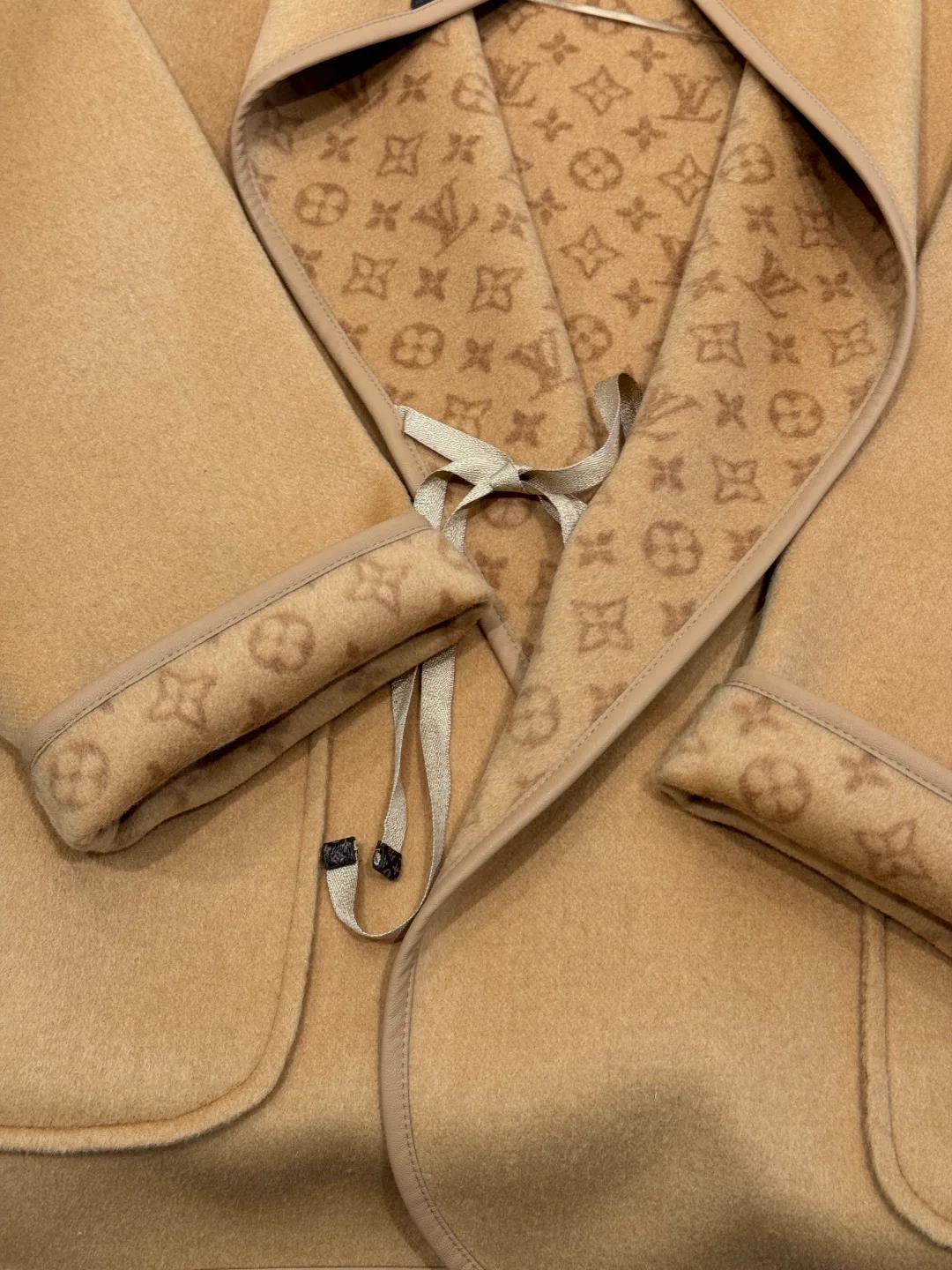 Пальто Женские Louis Vuitton 19779157