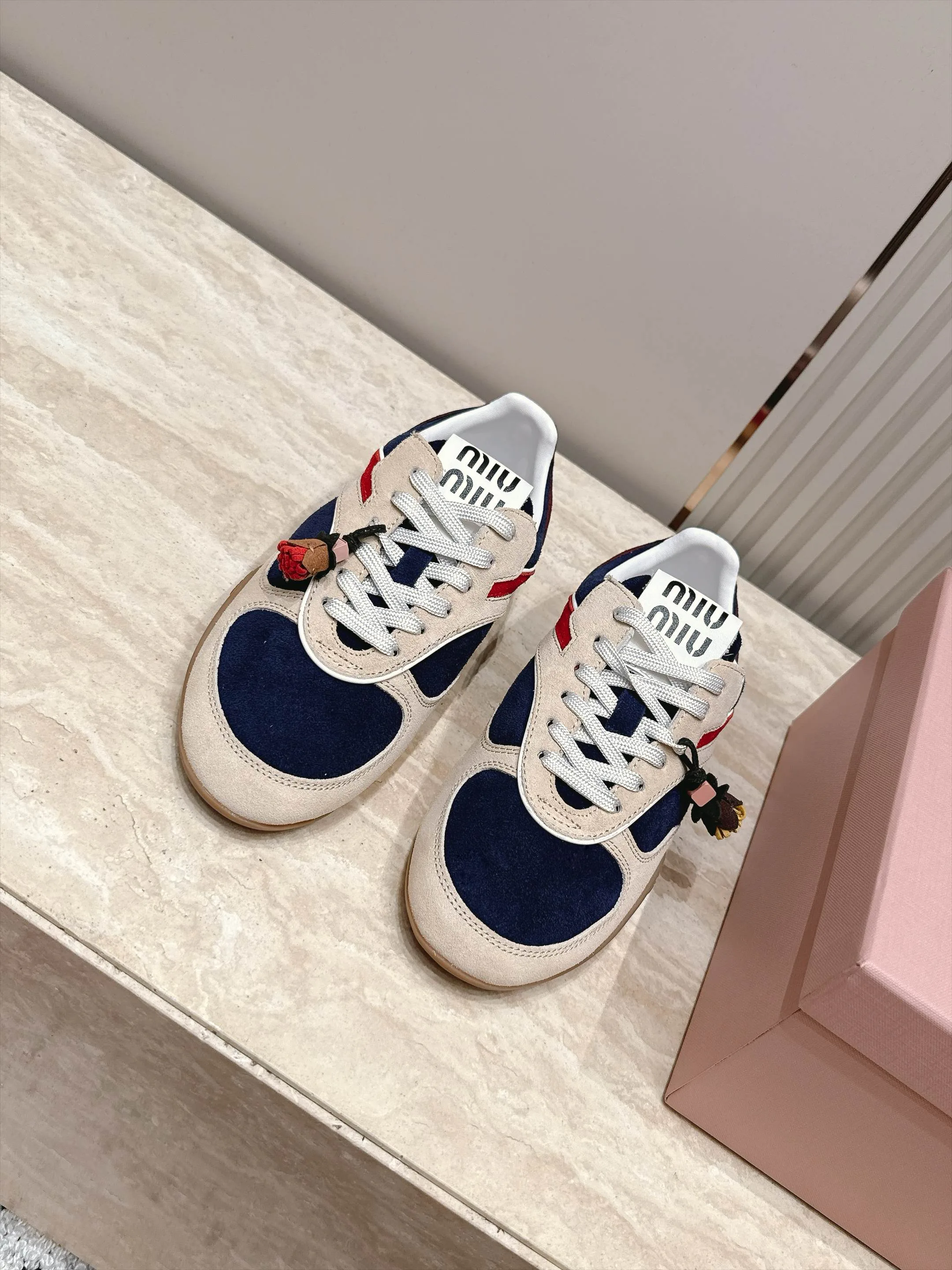 Кроссовки Женские Miu Miu 18436559
