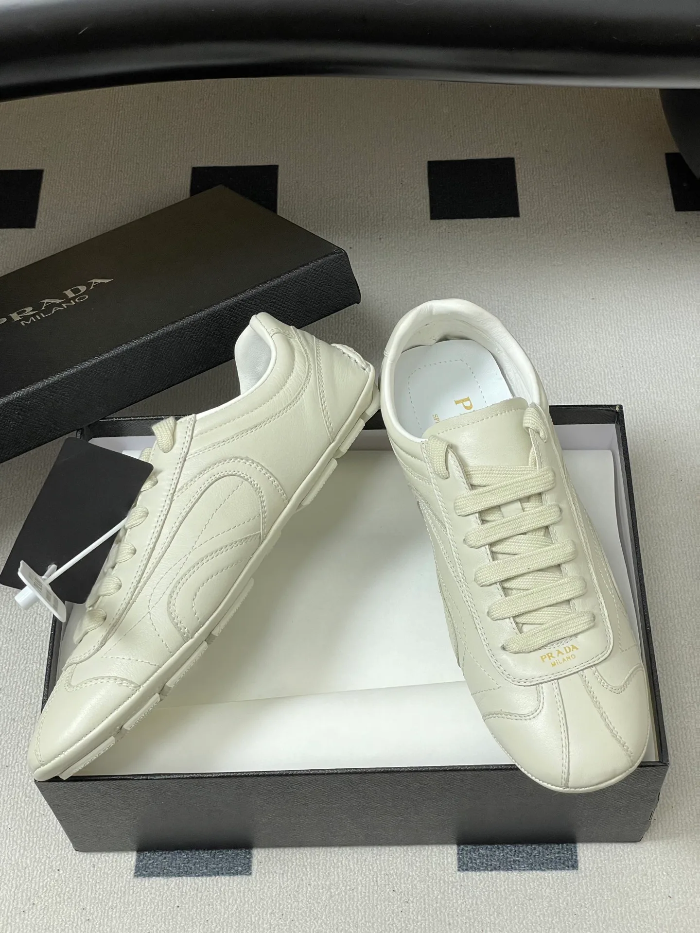 Кроссовки Женские Prada 12810928